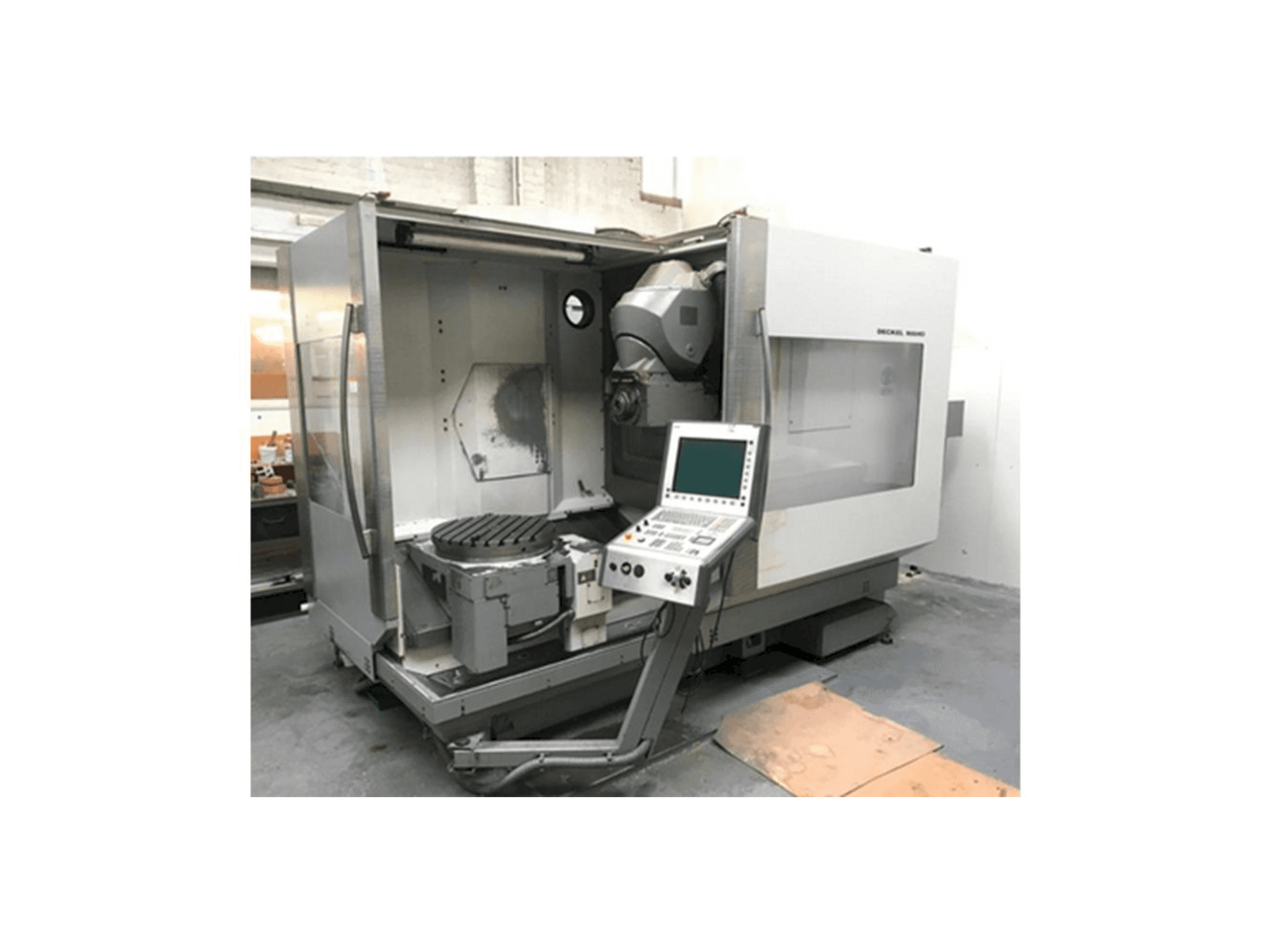 Koneen DECKEL MAHO DMU 60P Hi-Dyn etunäkymä