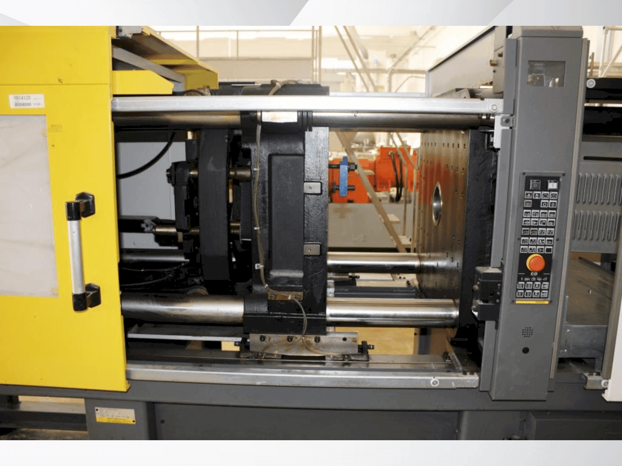 Koneen FANUC ROBOSHOT S-2000 i 150B etunäkymä