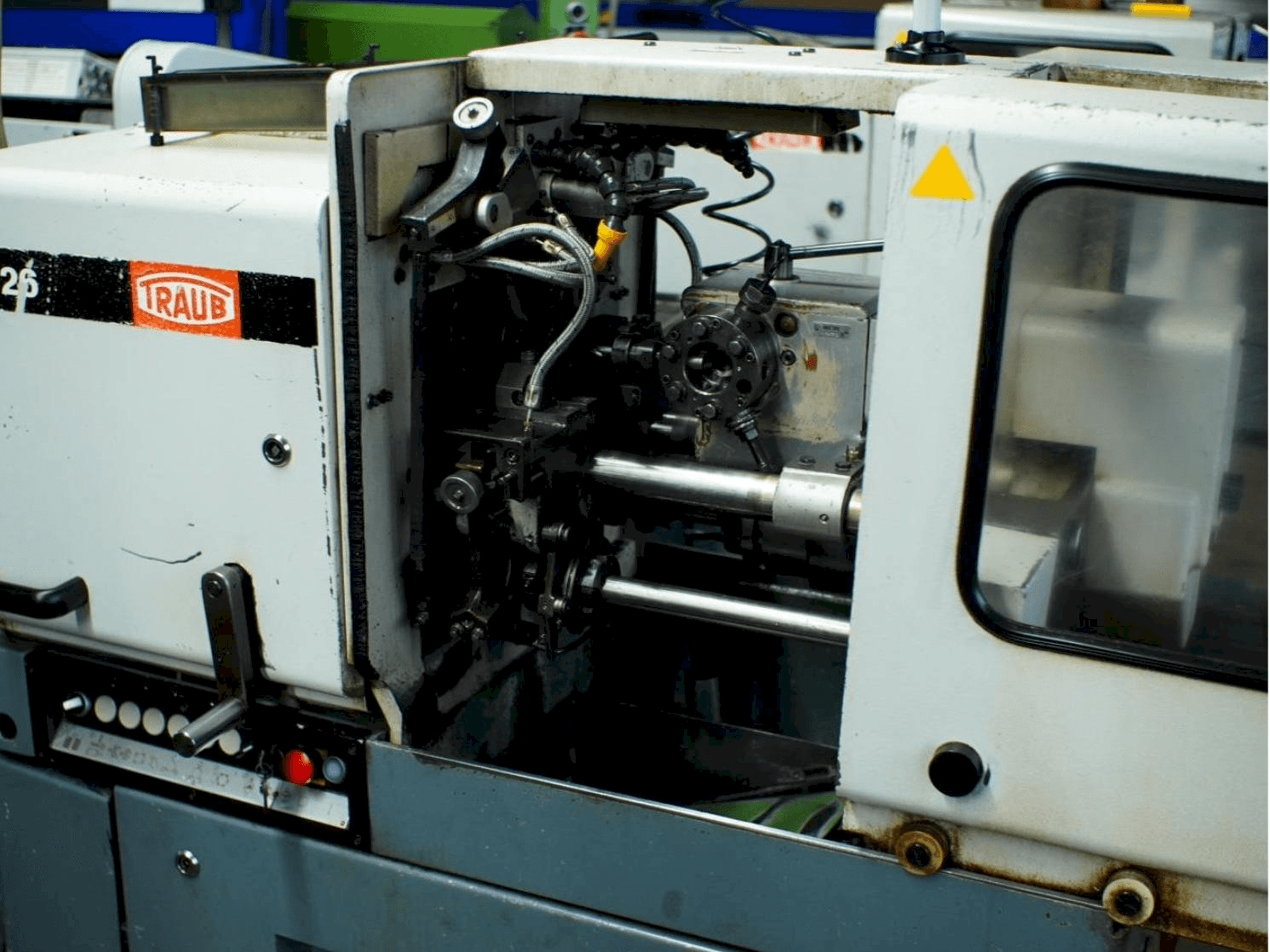 Koneen TRAUB TD26 etunäkymä