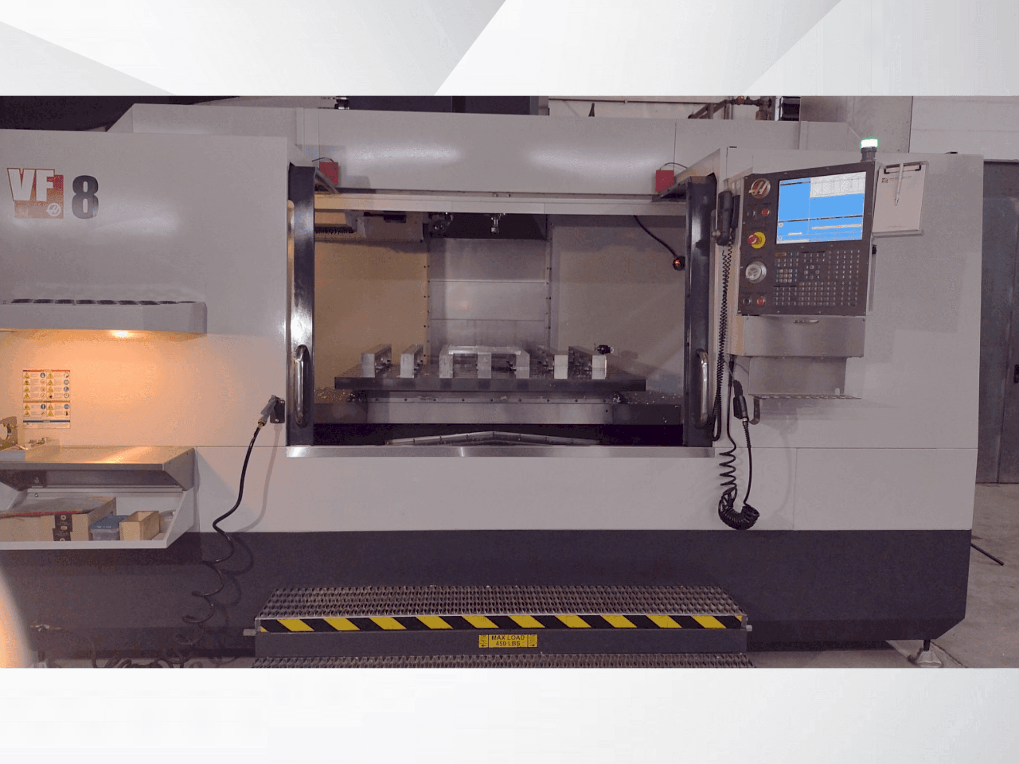 Koneen HAAS VF-8/40 etunäkymä