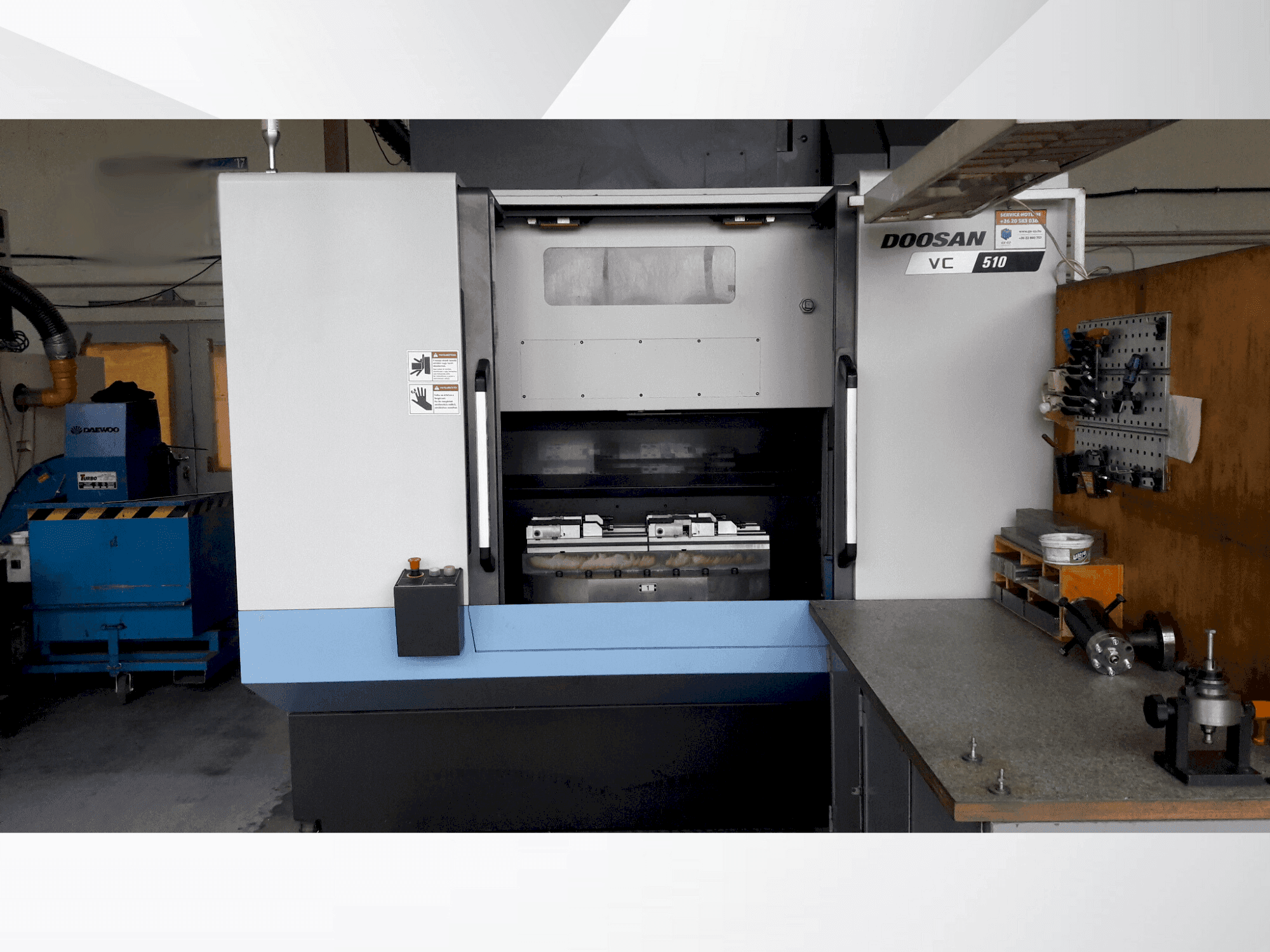 Koneen DOOSAN VC 510 etunäkymä