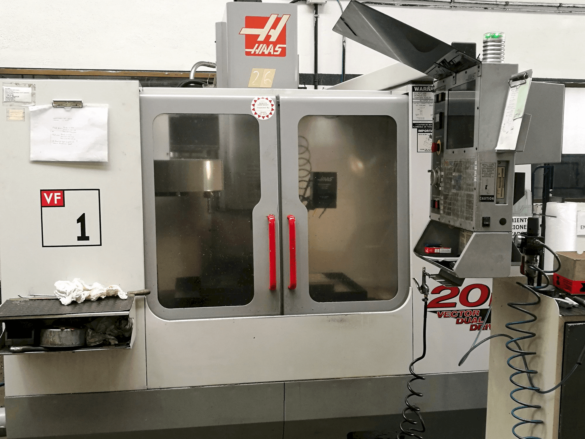Koneen HAAS VF 1 etunäkymä
