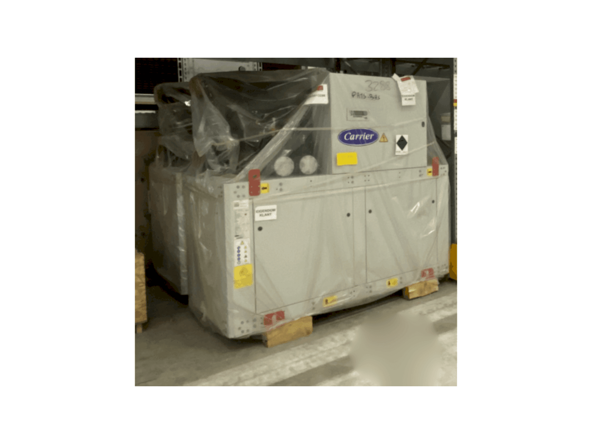 Koneen CARRION 3x Carrier heat pump 30WI1000 & 2x Refrion Dry Coolers V-model ES4C 2390.6/4 E2 etunäkymä