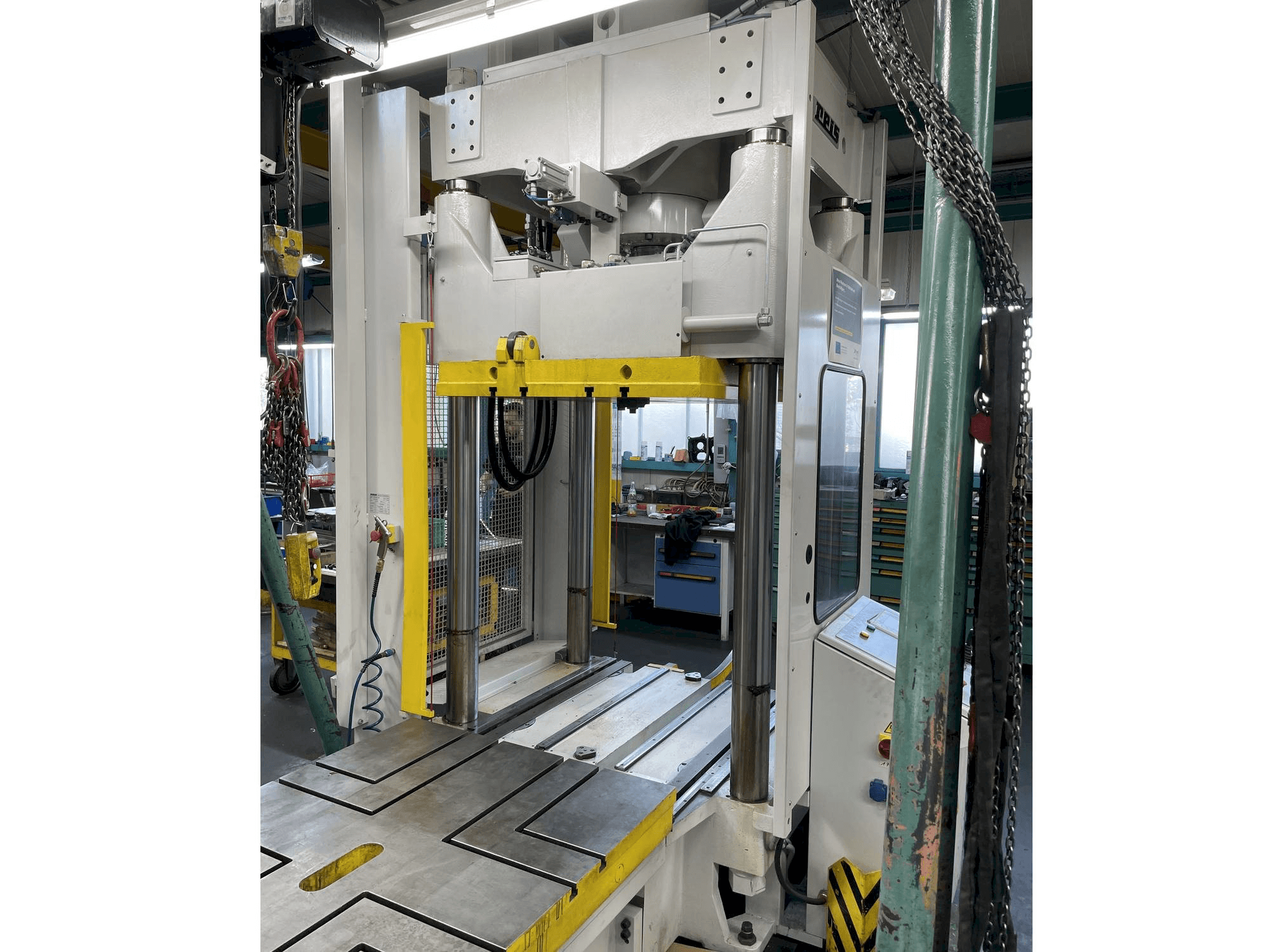 Koneen Reis TUS 100 etunäkymä