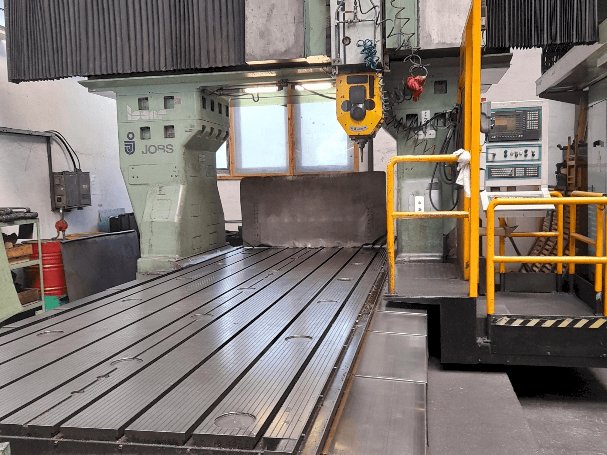 Koneen JOBS JoMach 243 etunäkymä