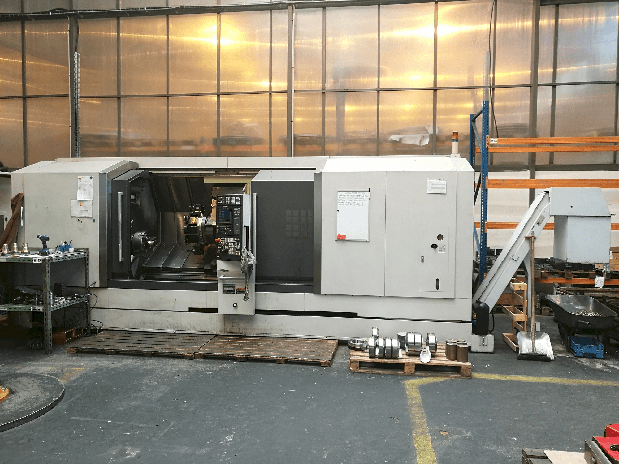 Koneen MORI SEIKI NL 3000 SY/2000 etunäkymä