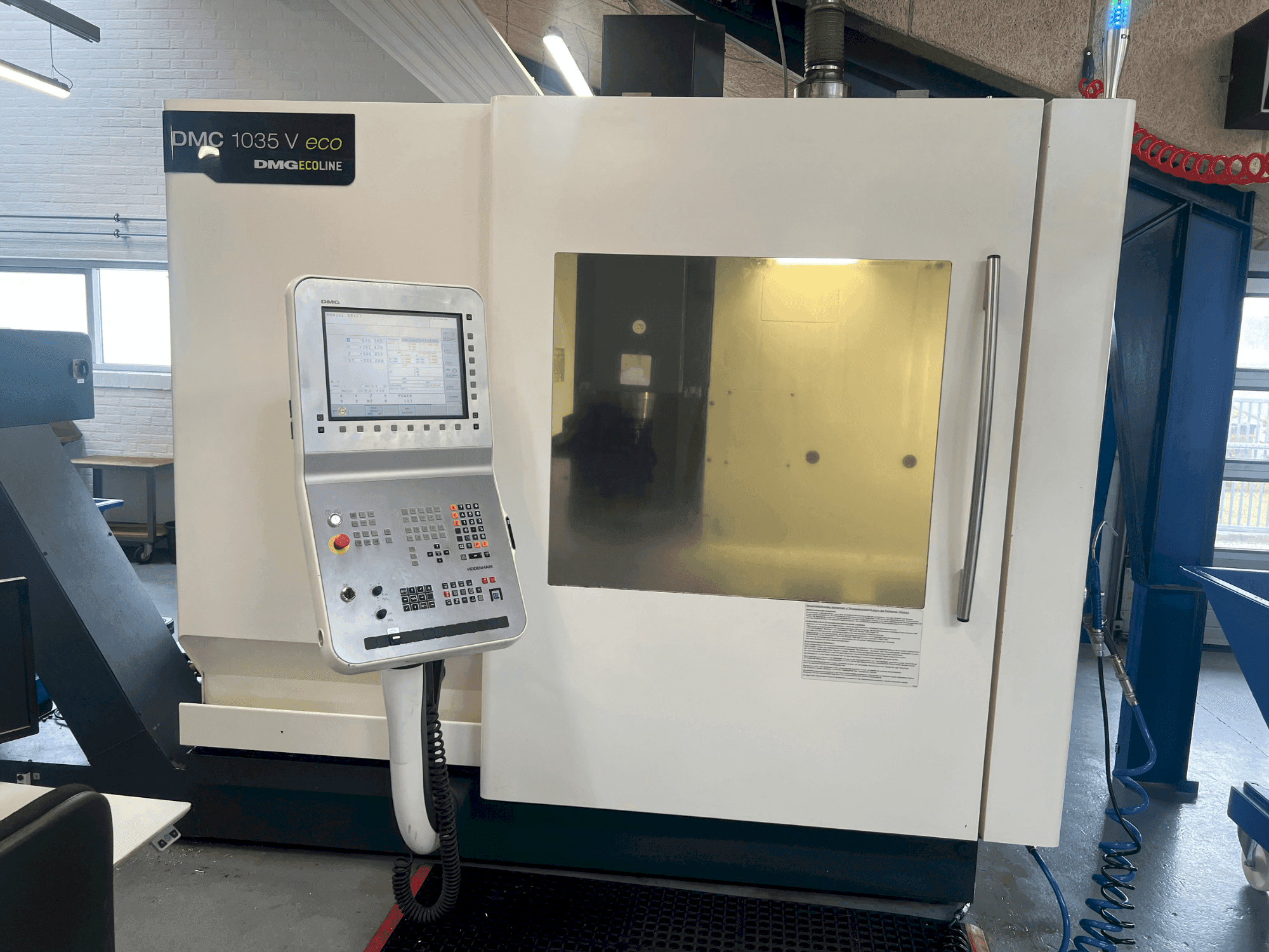 Koneen DMG MORI DMC 1035V eco etunäkymä