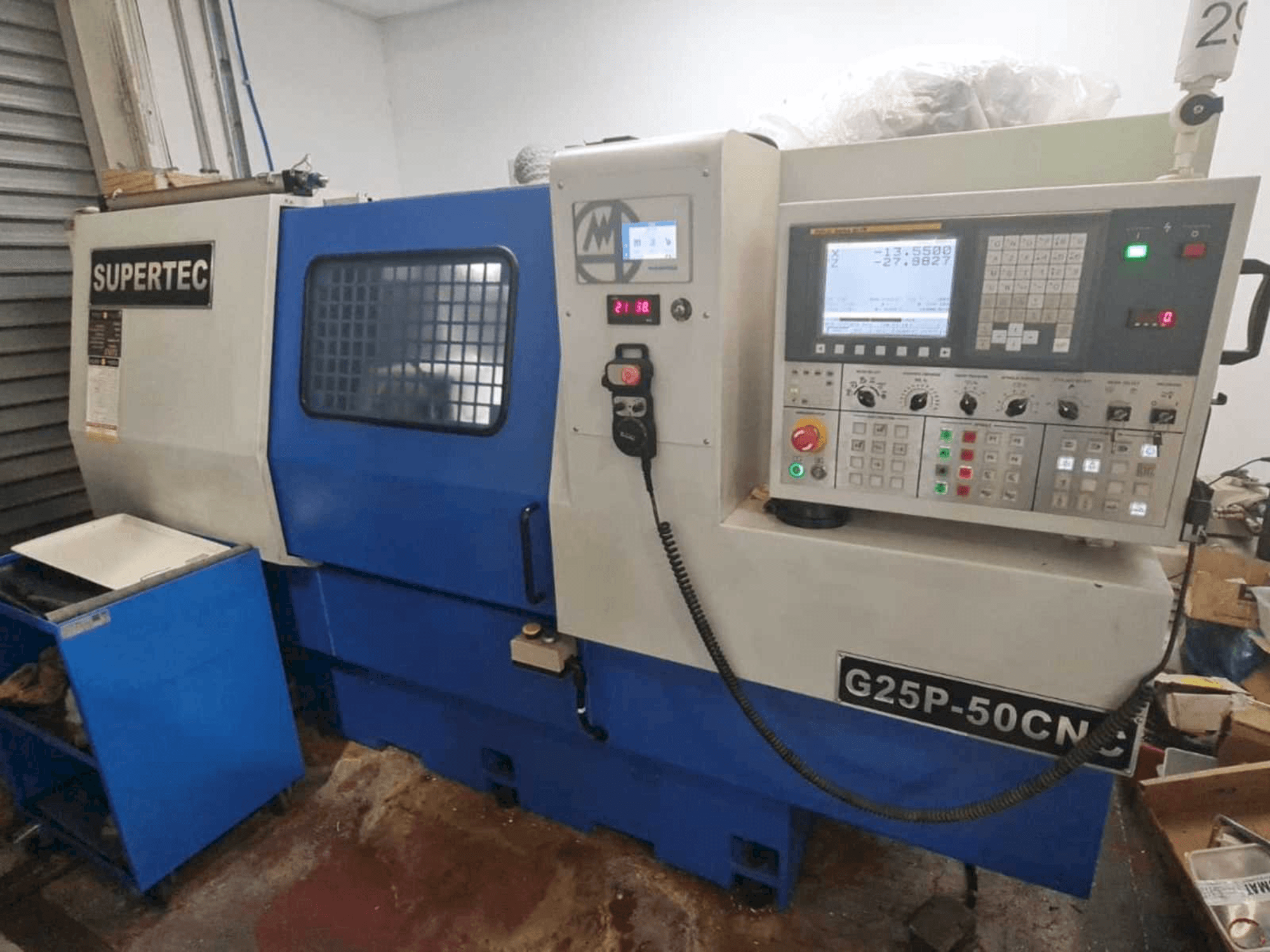Koneen Supertec G25P-500CNC etunäkymä