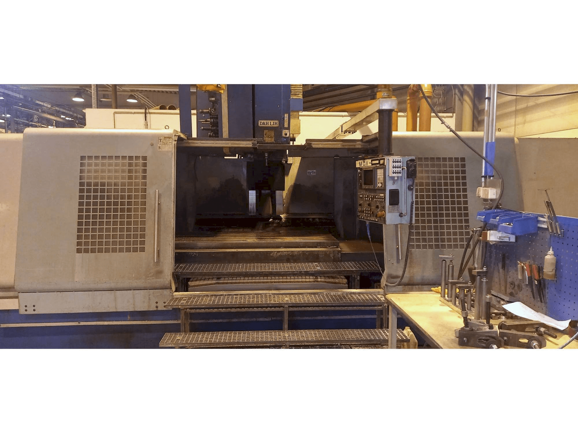 Koneen DAH LIH MCV 2600 etunäkymä