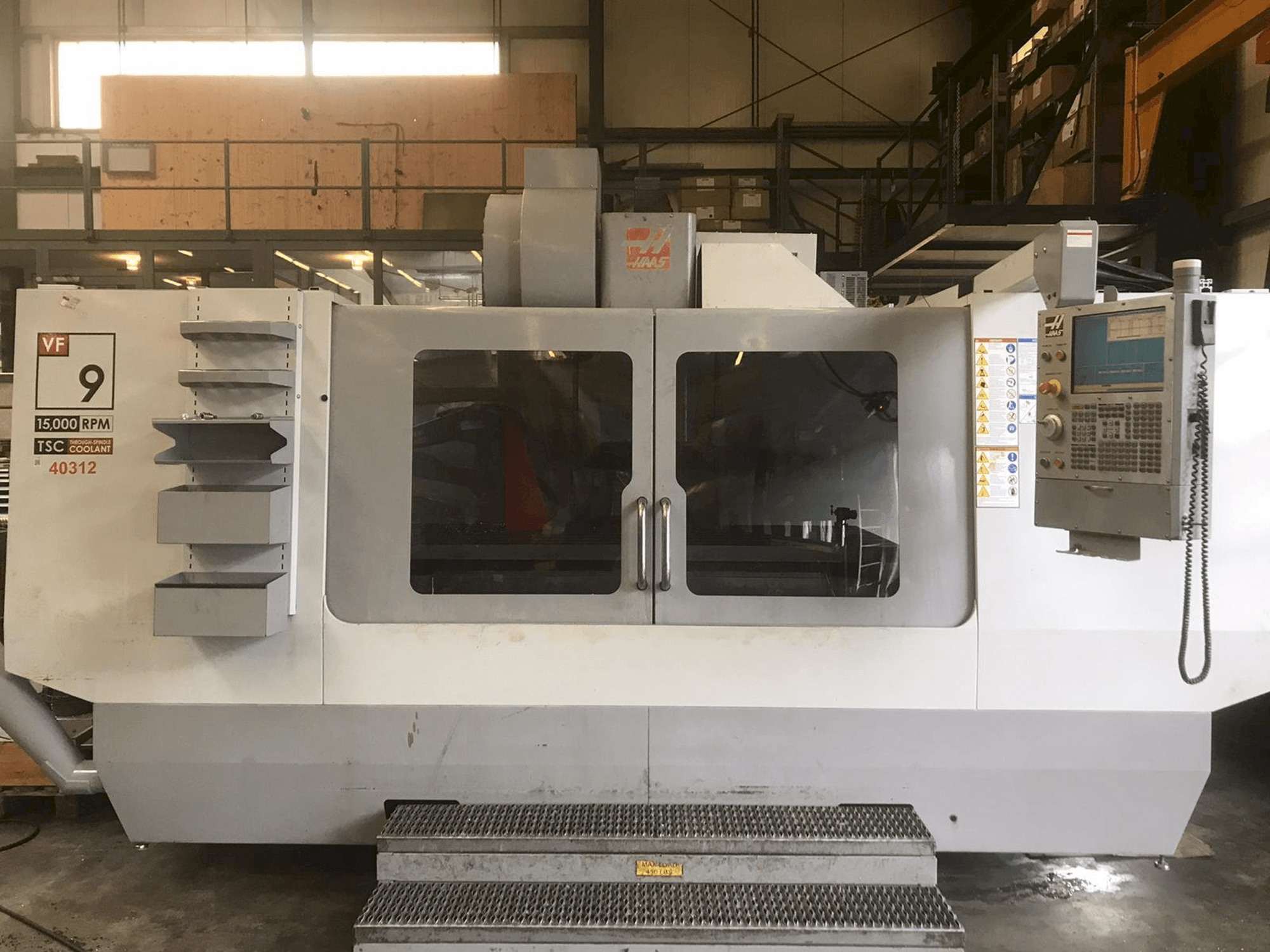 Koneen HAAS VF-9 etunäkymä