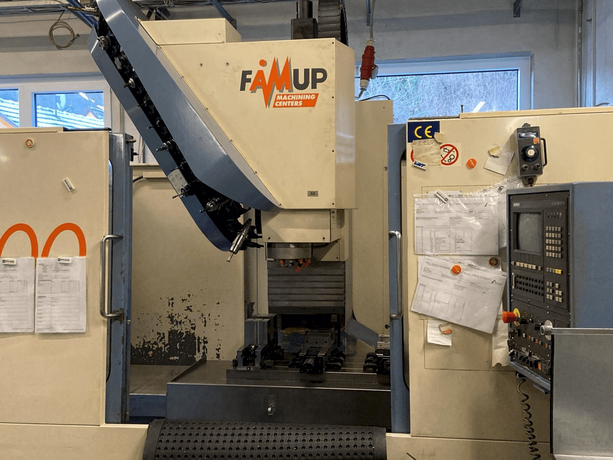 Koneen FAMUP MCX1000 etunäkymä