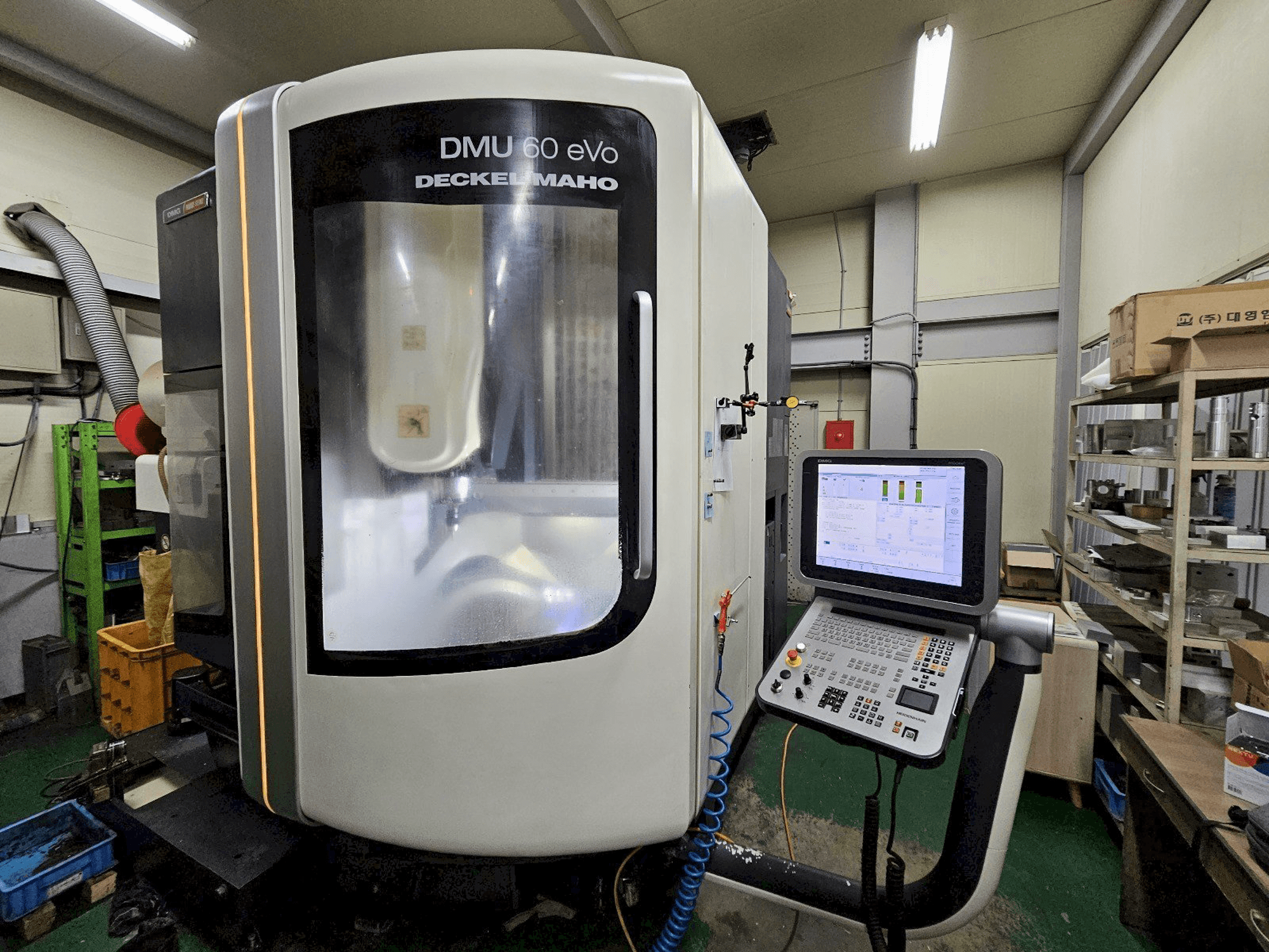Koneen DMG MORI DMU 60 EVO etunäkymä
