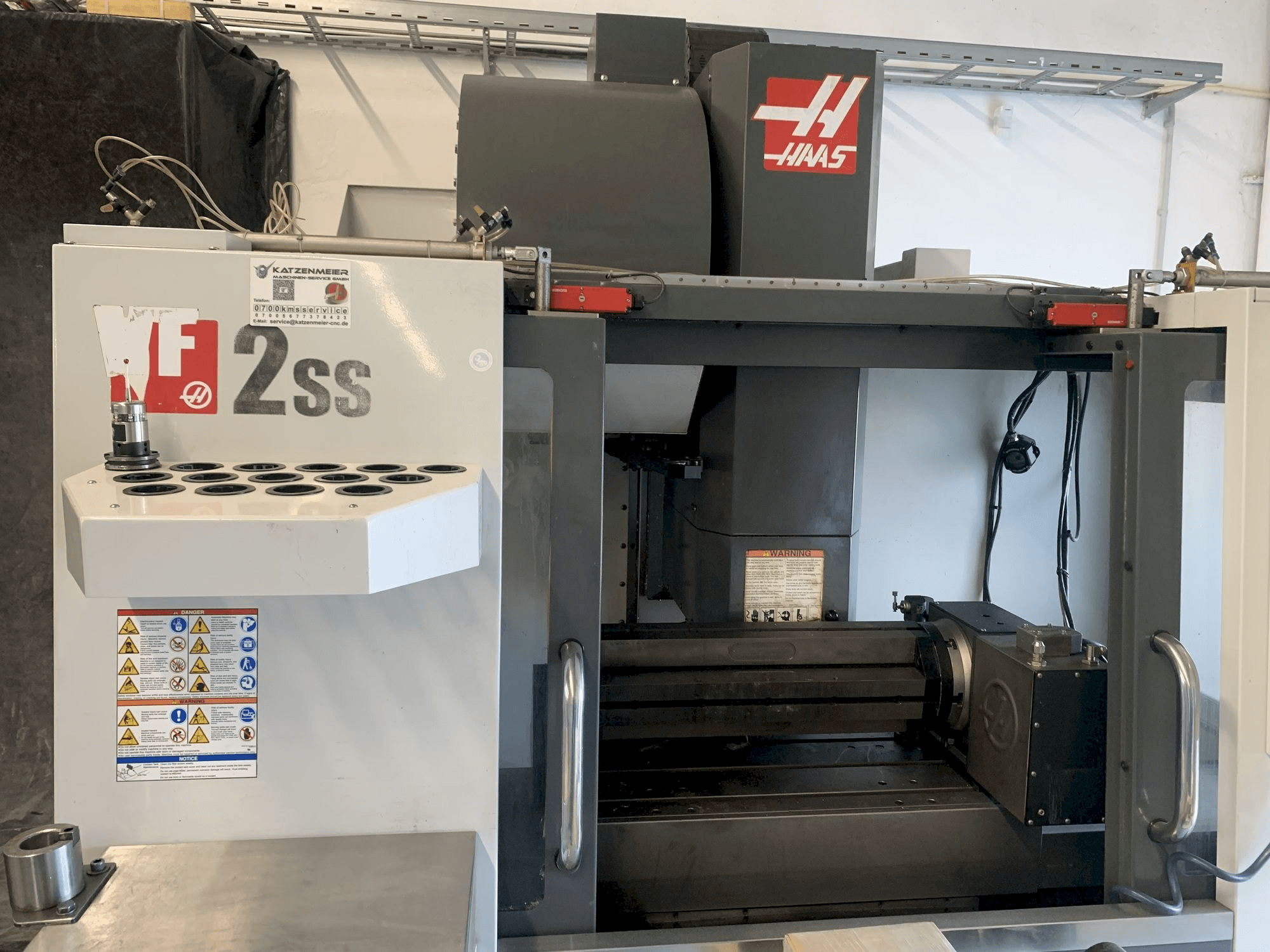 Koneen HAAS VF-2SS etunäkymä