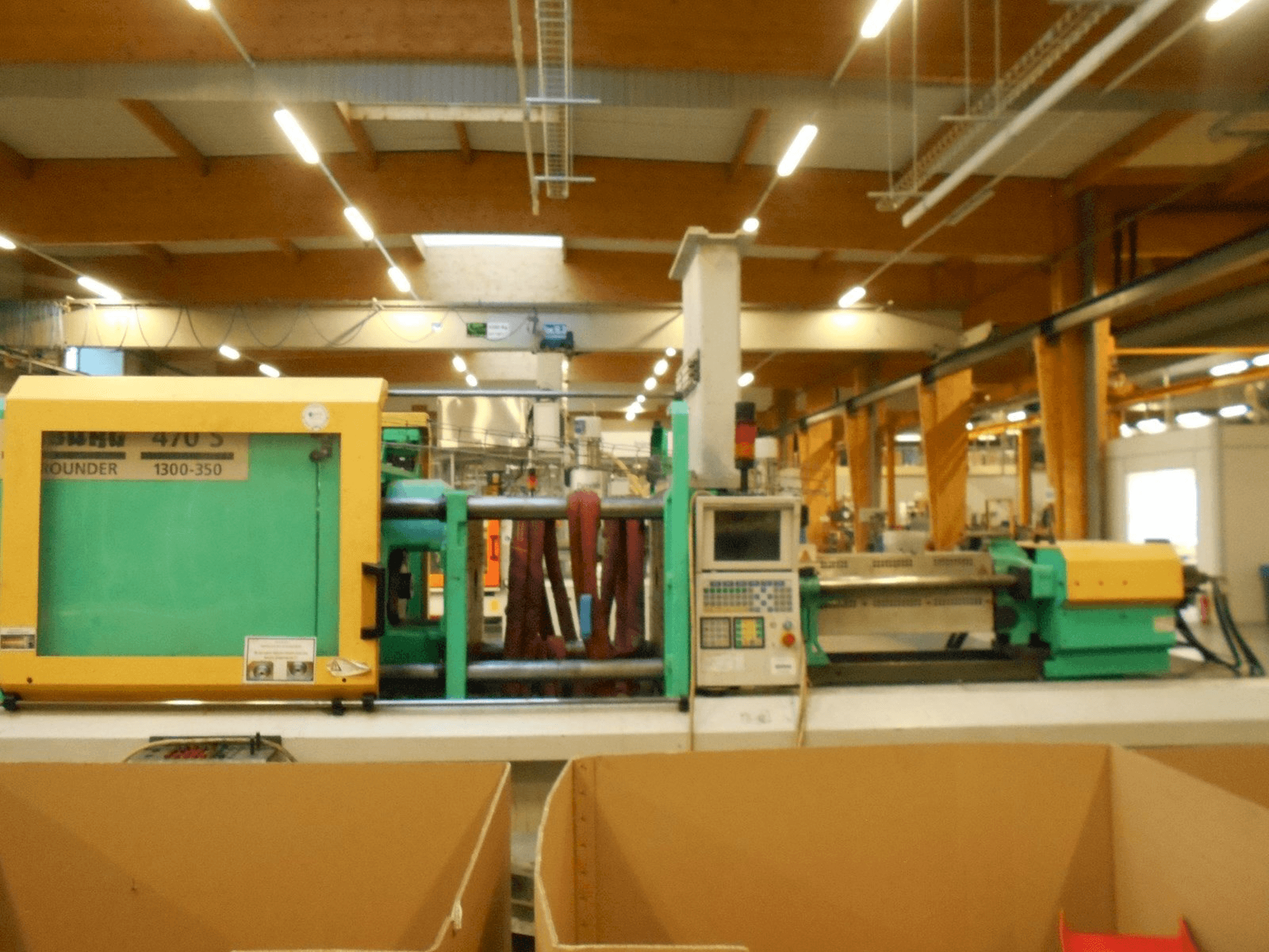 Koneen Arburg Allrounder 470 S 1300-350 etunäkymä