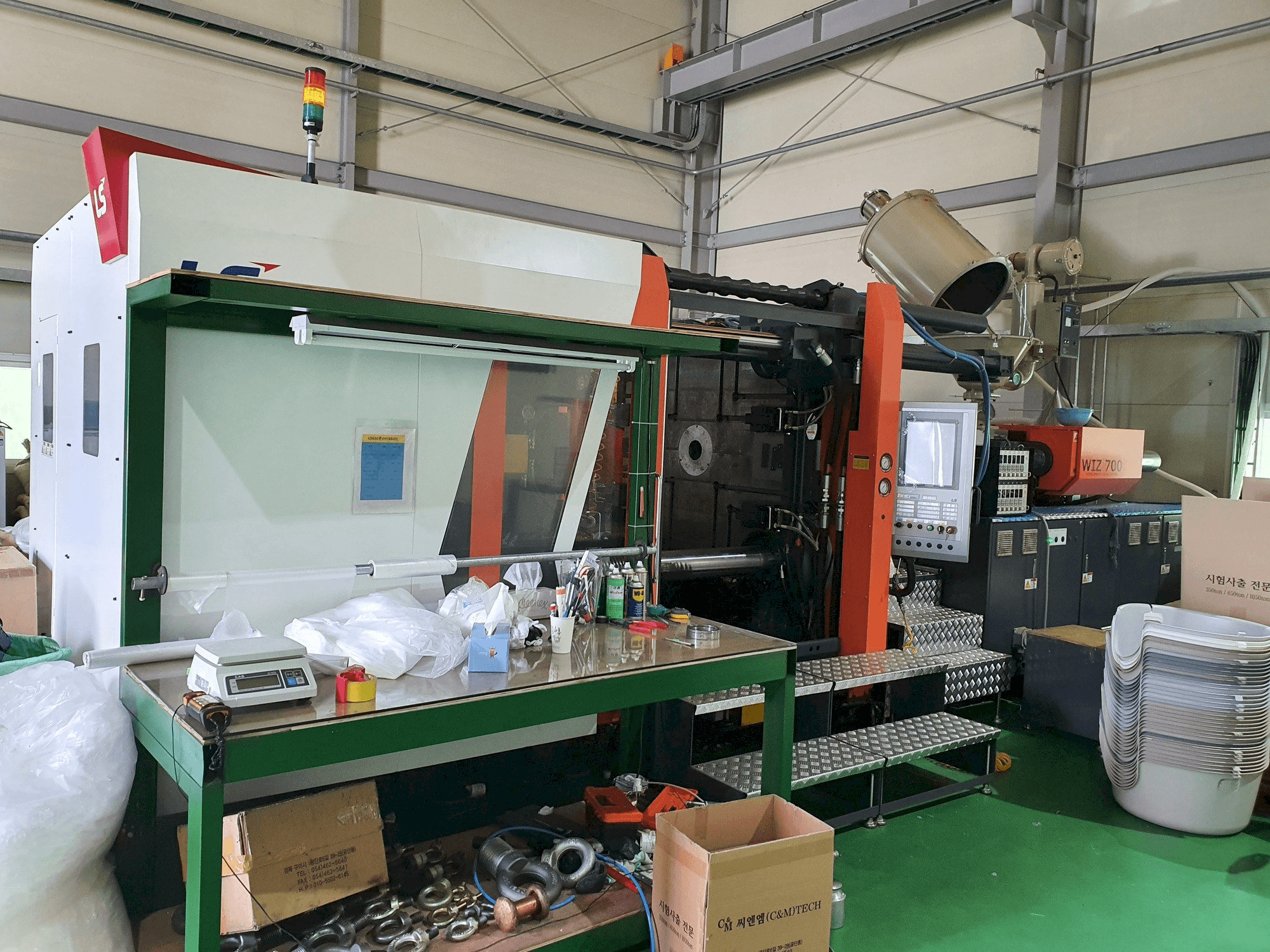 Koneen LS MTRON WIZ700 etunäkymä