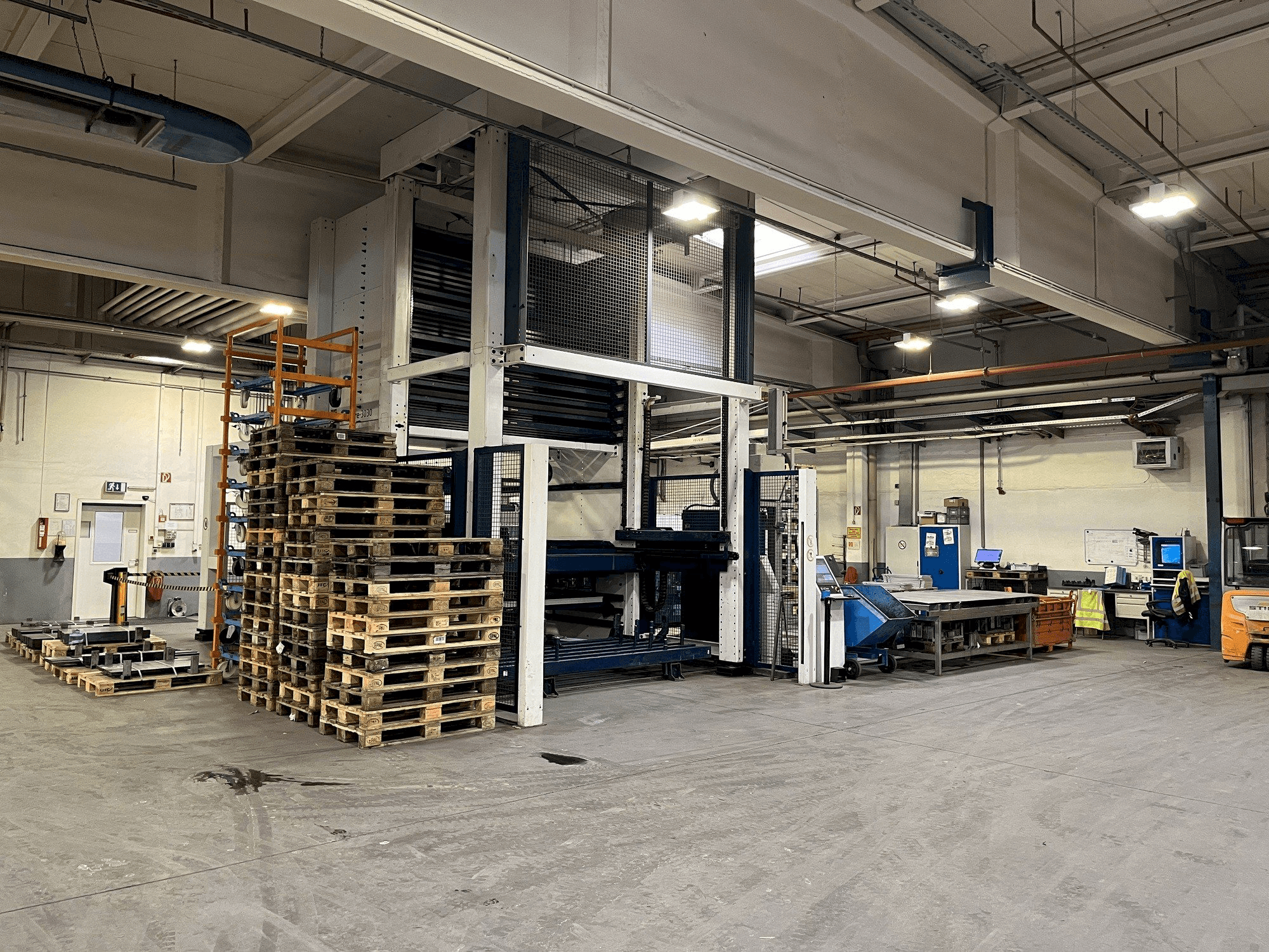 Koneen TRUMPF TruLaser 3030 L20 / Tru Store 3030 etunäkymä