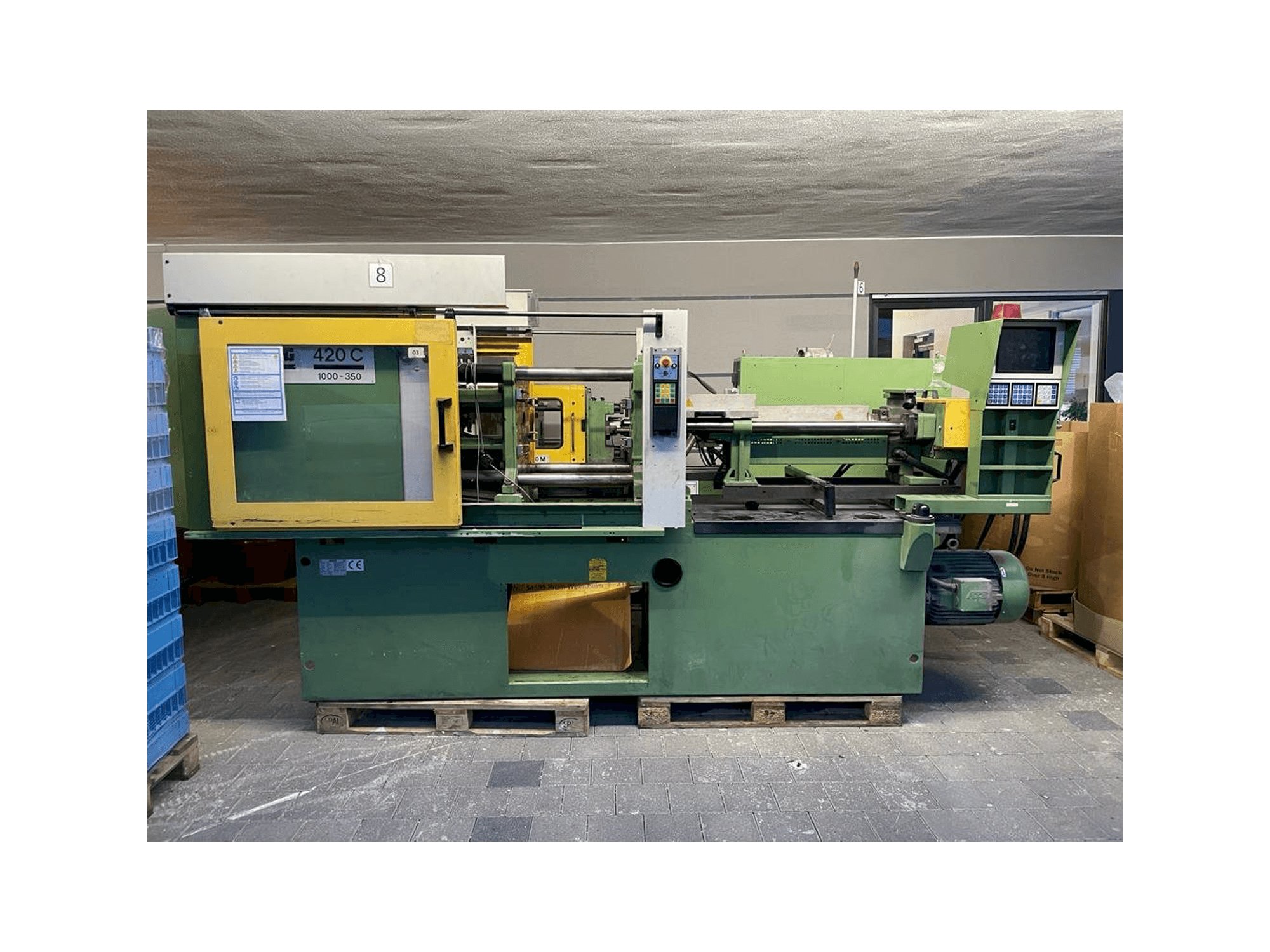 Koneen Arburg 420C mit etunäkymä