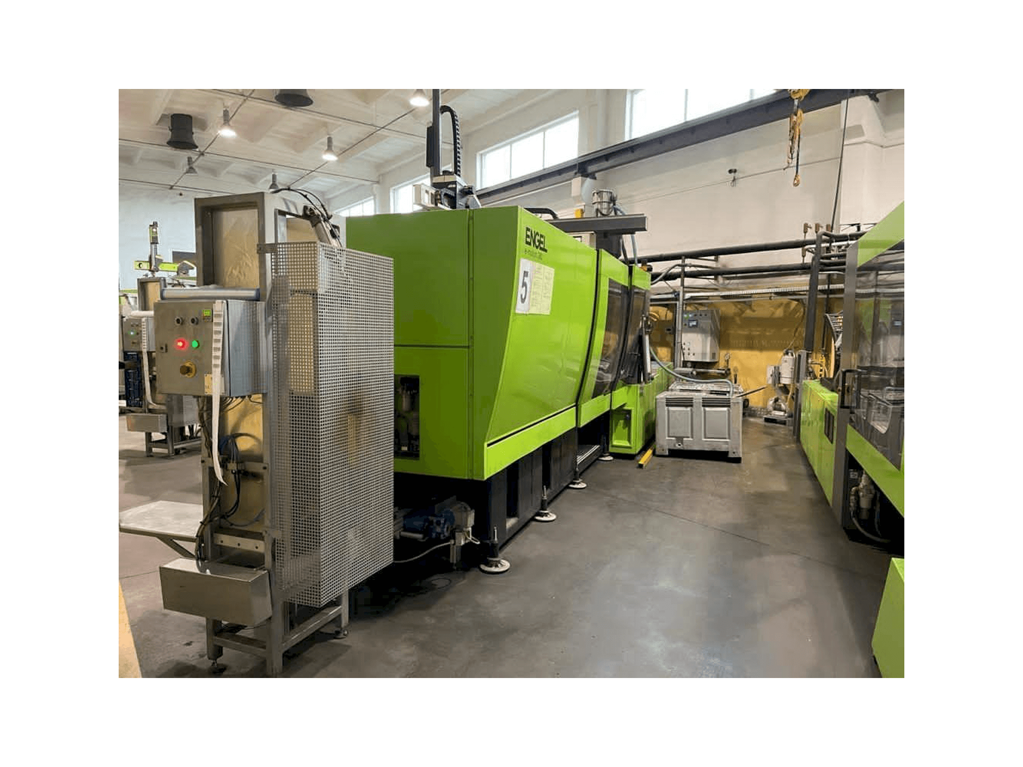 Koneen ENGEL e-motion 2440/380 T etunäkymä