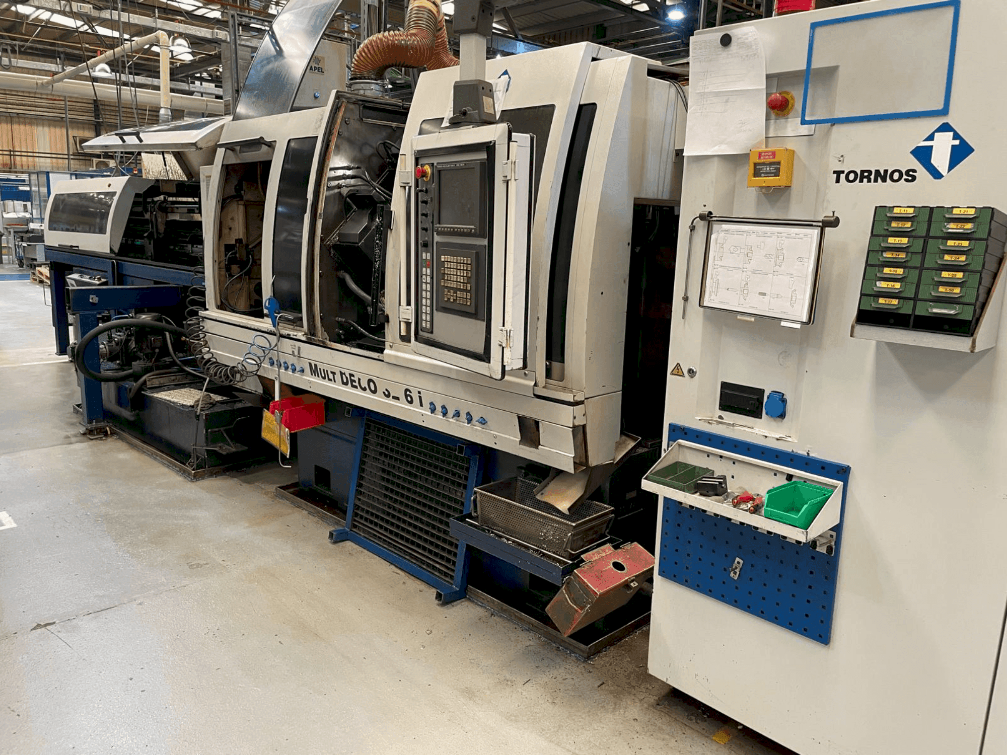 Koneen TORNOS MultiDeco 32/6i etunäkymä