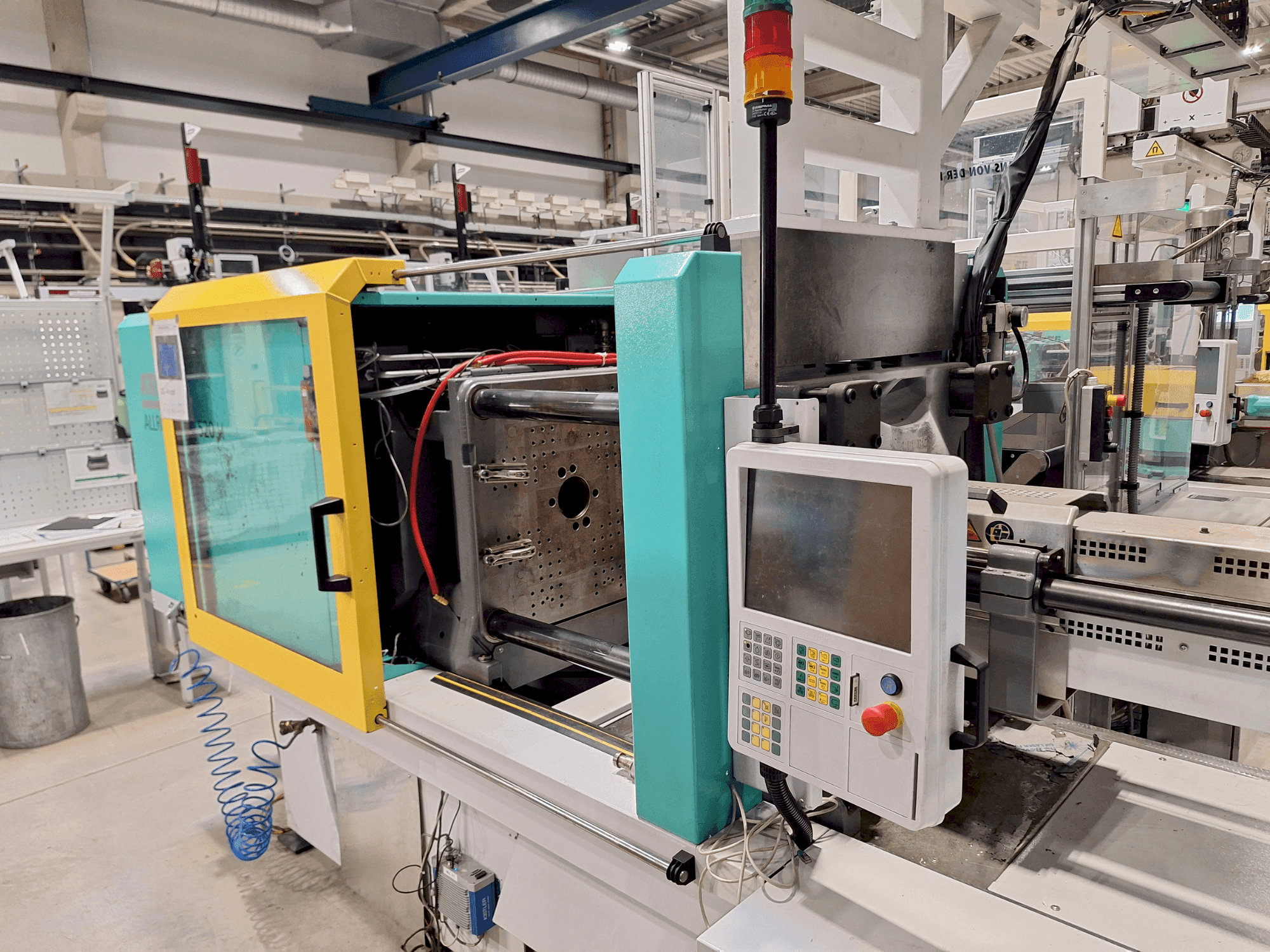 Koneen Arburg 520 H etunäkymä