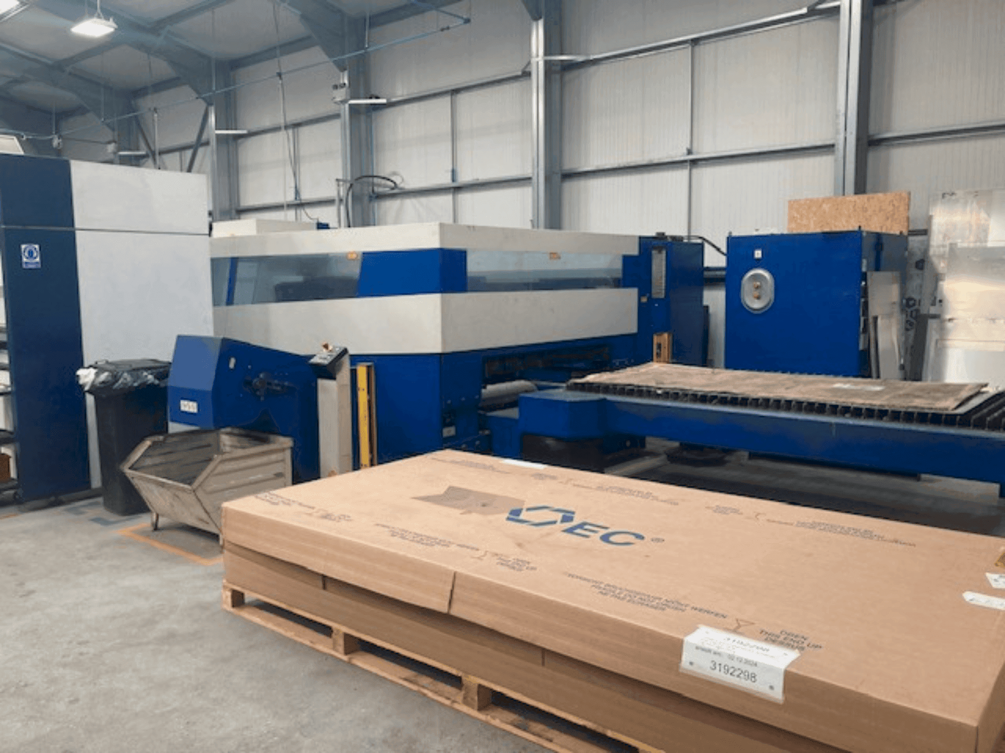 Koneen TRUMPF Trulaser 5030 etunäkymä