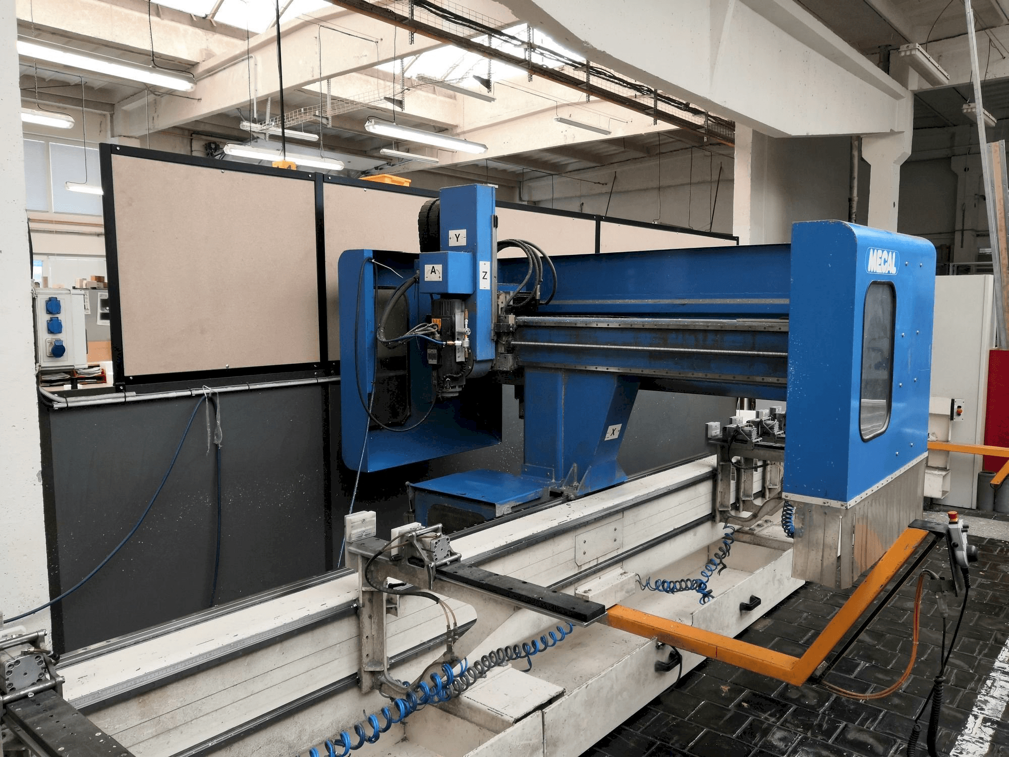 Koneen MECAL MC 304 Pioneer 3 etunäkymä