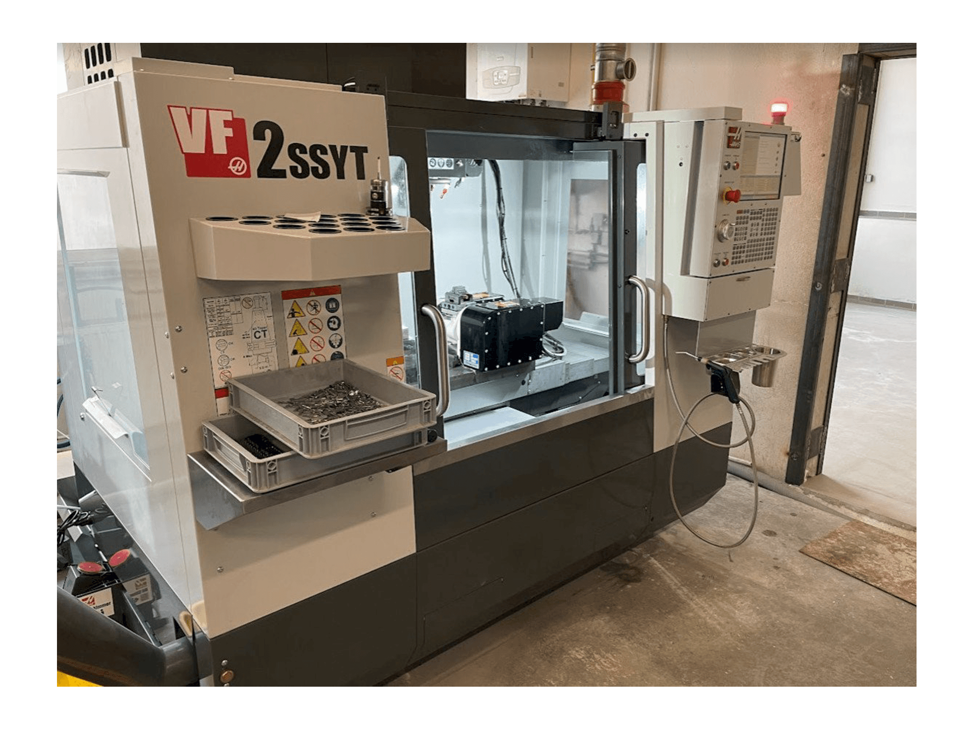 Koneen HAAS VF-2SSYT etunäkymä