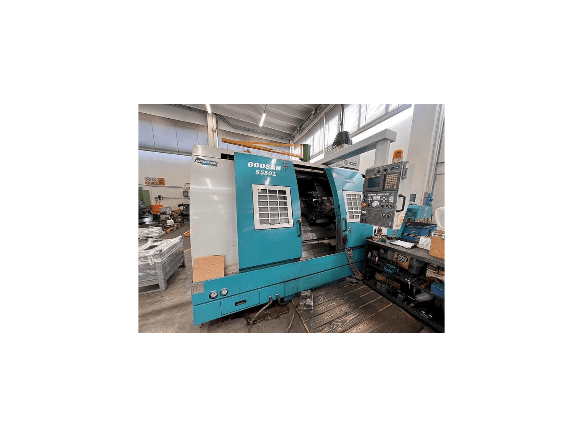 Koneen Doosan S550L etunäkymä