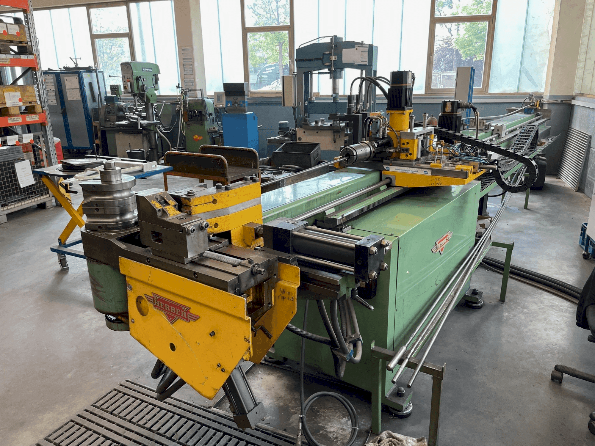 Koneen HERBER 42 CNC etunäkymä