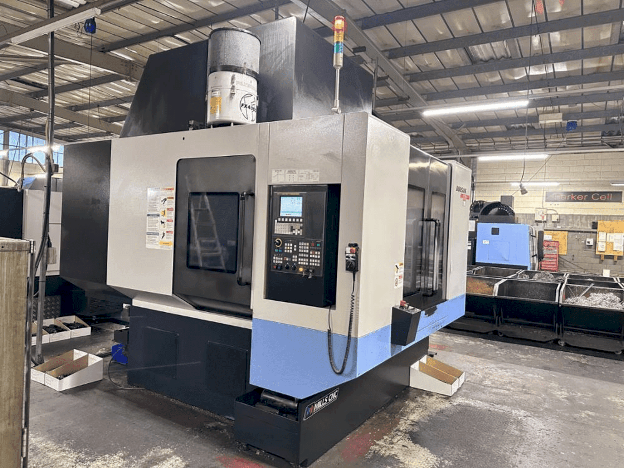 Koneen DOOSAN VC 510 etunäkymä