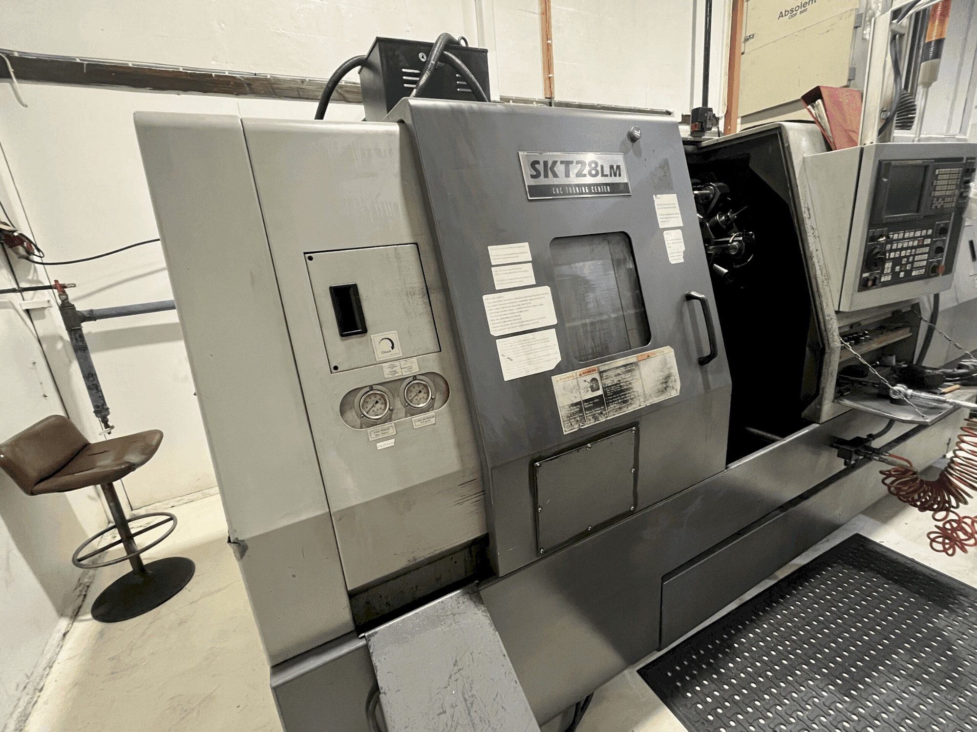 Koneen Hyundai Kia SKT 28 LM etunäkymä