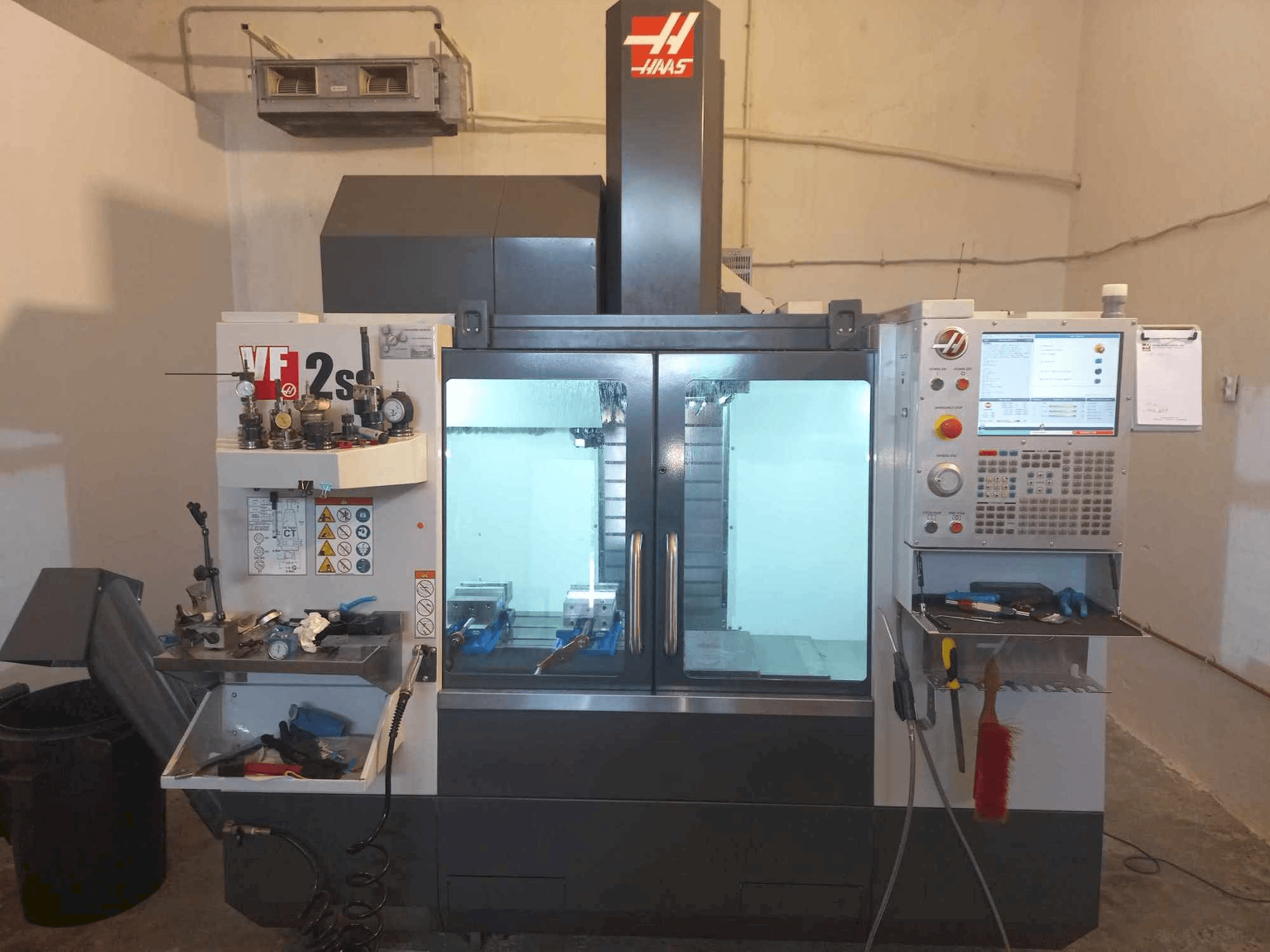 Koneen HAAS VF 2 SS etunäkymä