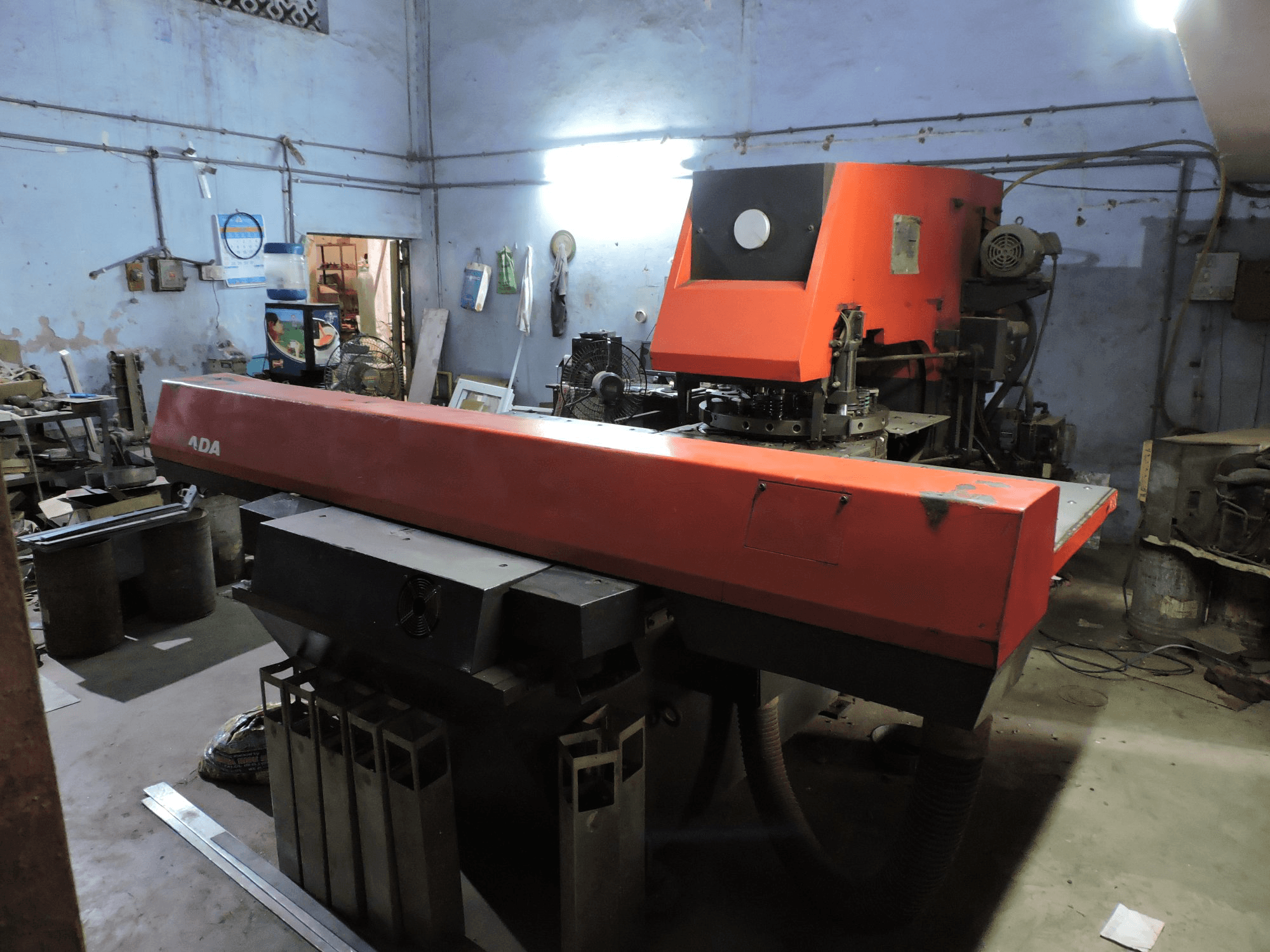 Koneen AMADA oikea näkymä ARIES 245