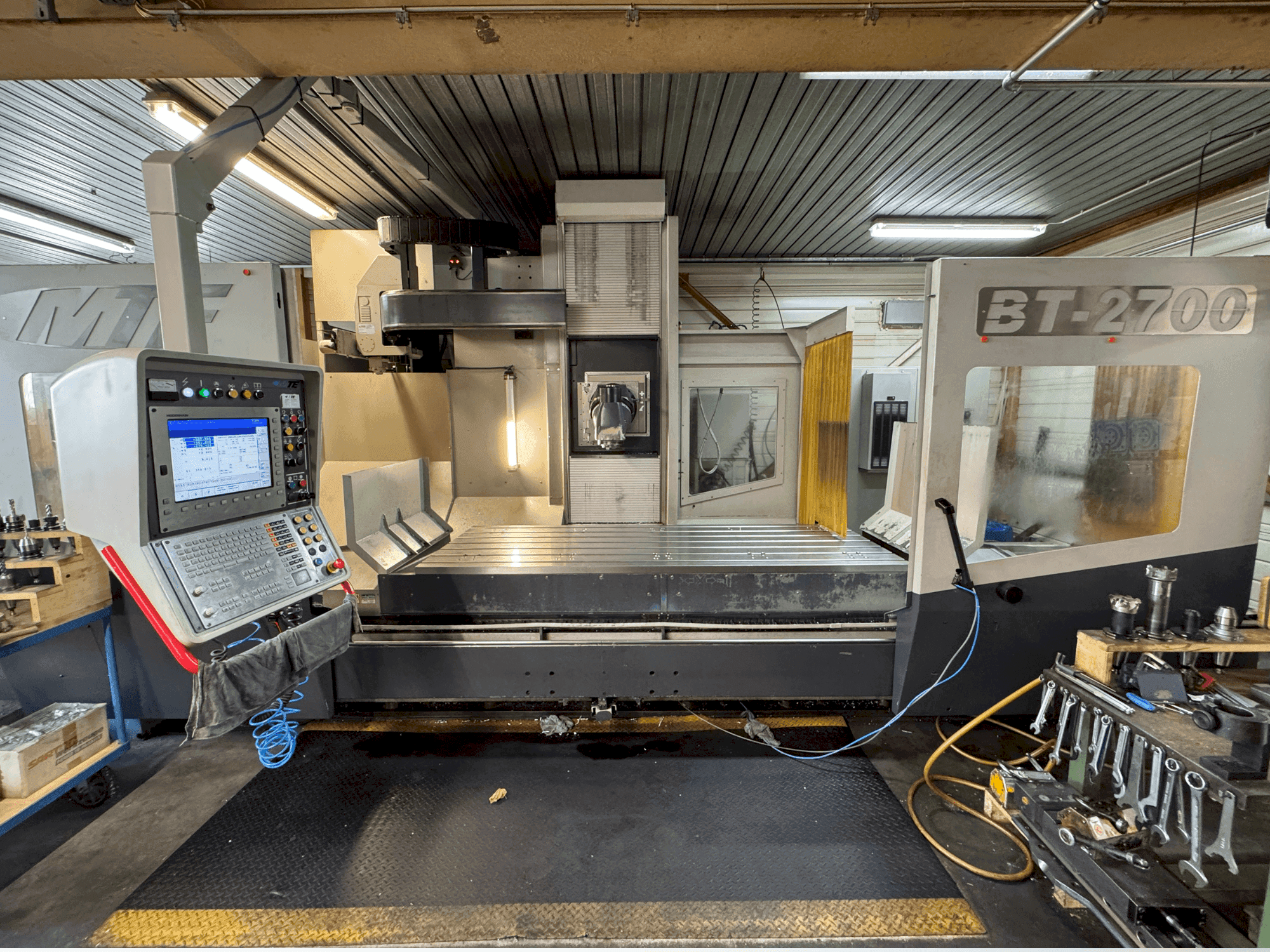 Koneen MTE BT-2700 etunäkymä