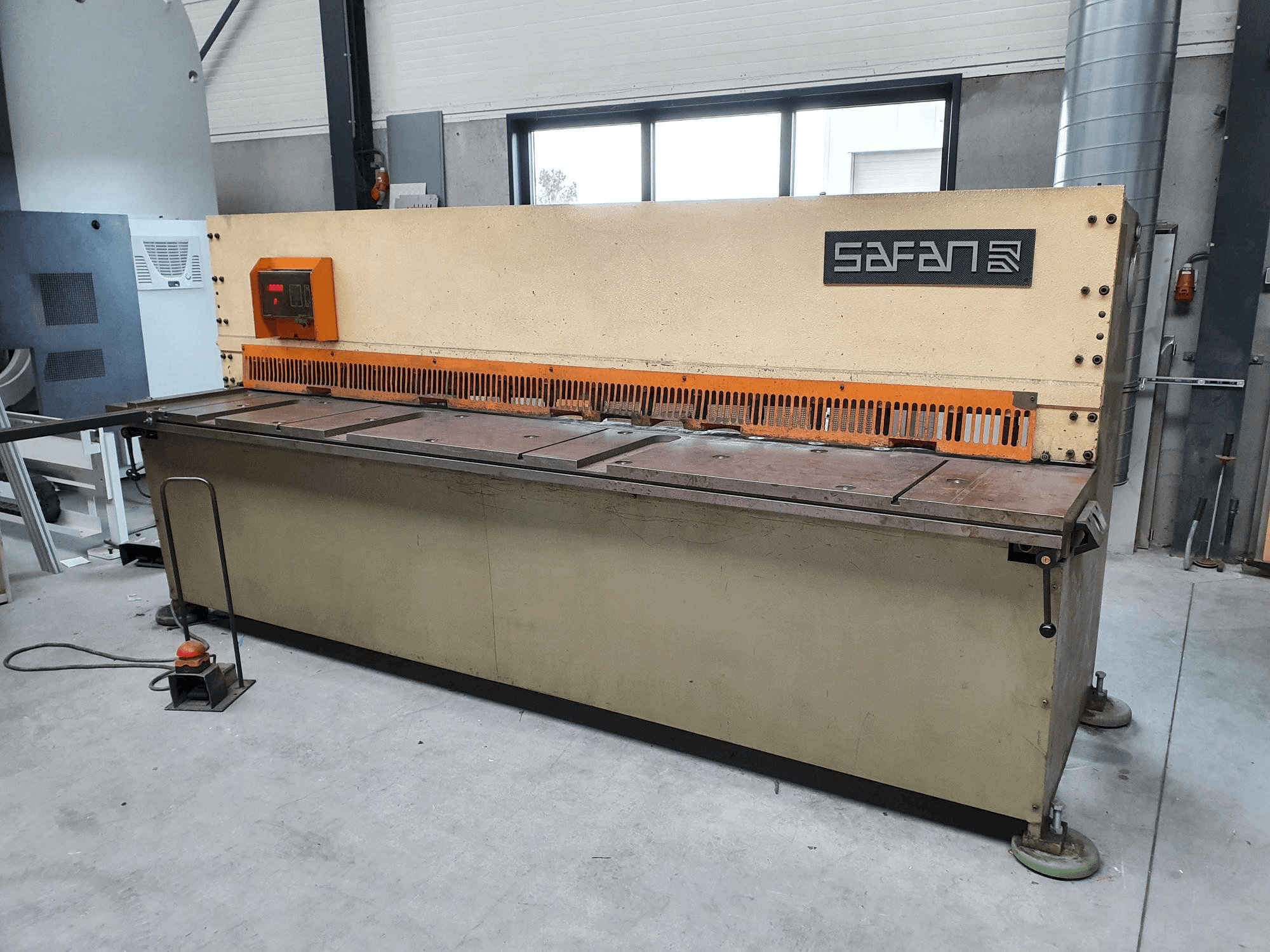 Koneen Safan VS 310-6 etunäkymä