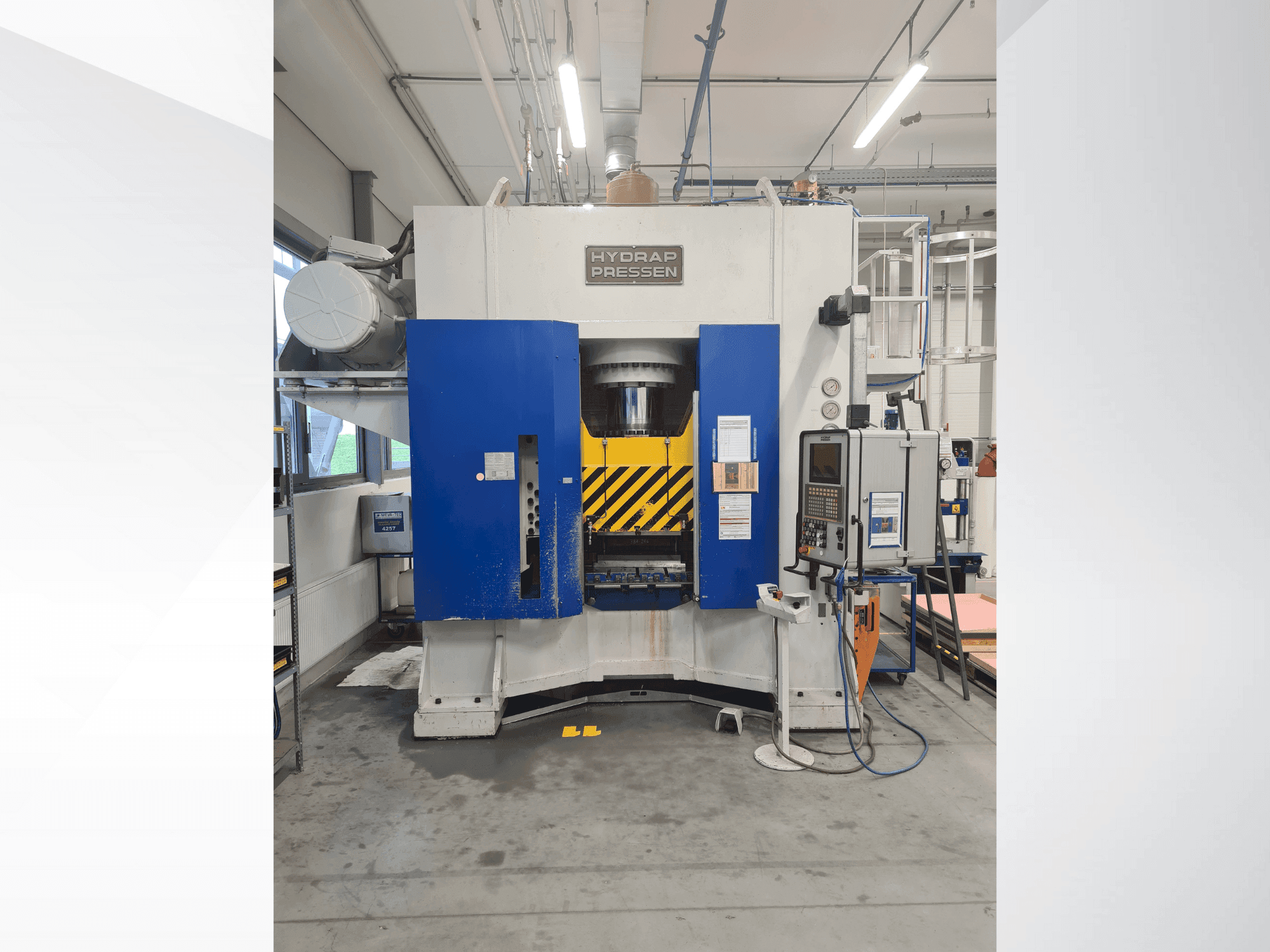 Koneen HYDRAP HPDB 400 etunäkymä