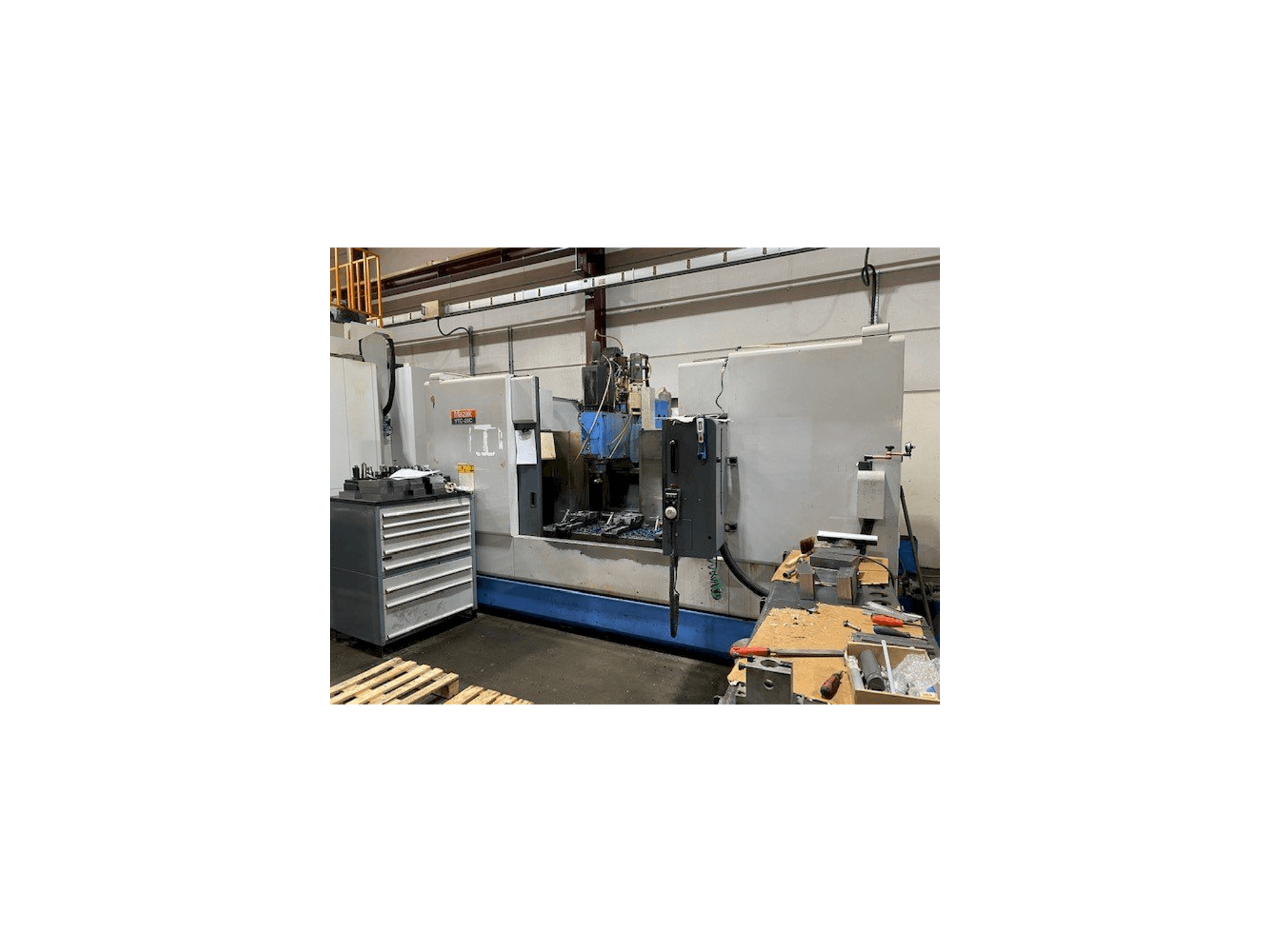 Koneen Mazak VTC-20C etunäkymä