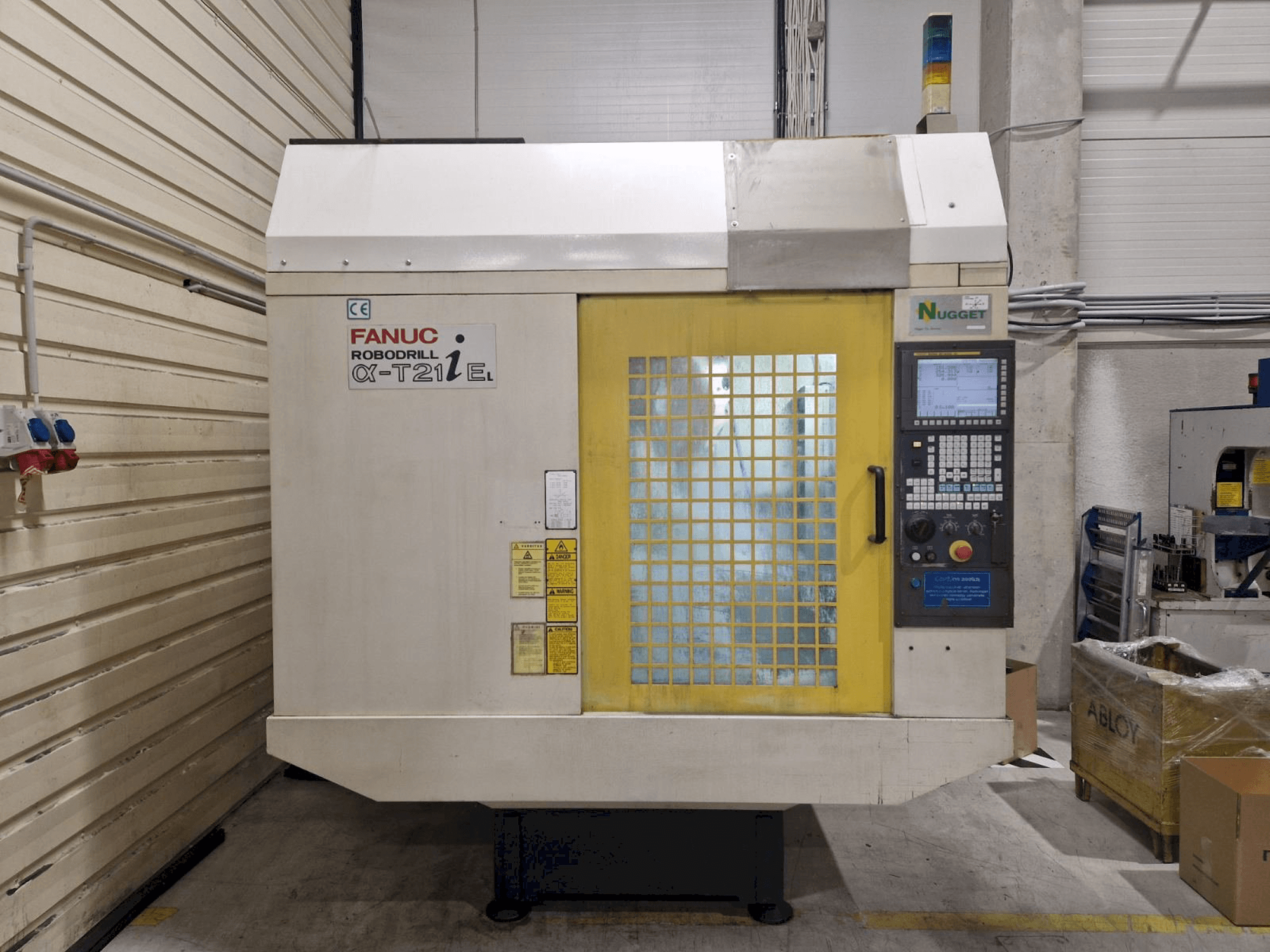 Koneen FANUC Robodrill a-T21iEL etunäkymä