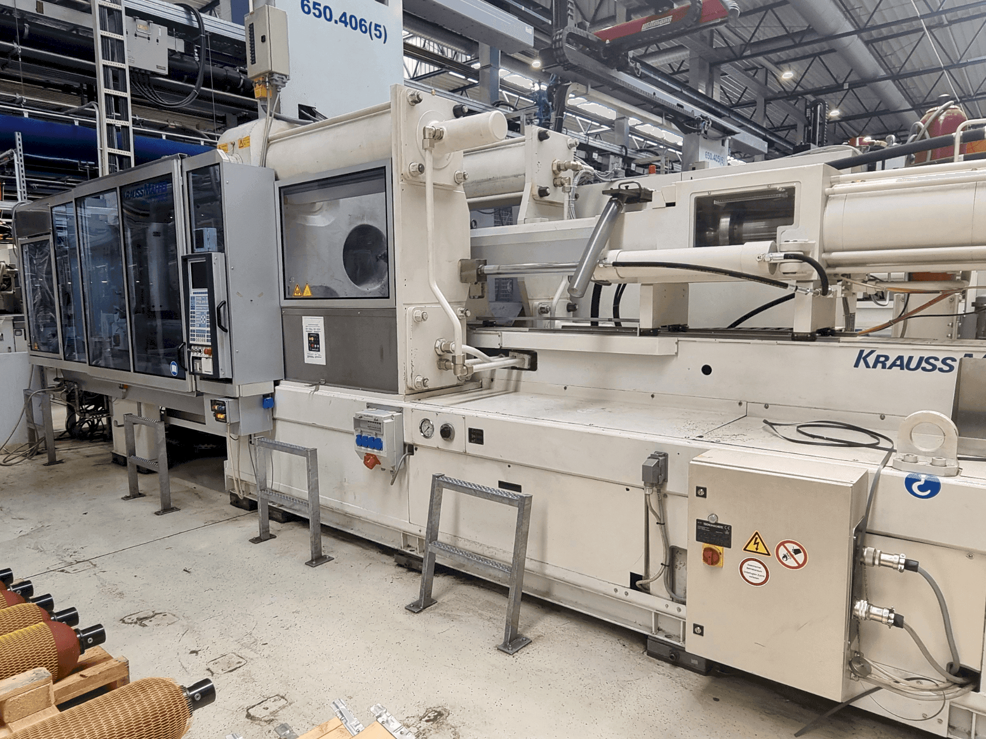 Koneen Krauss Maffei 650-2700 C2 etunäkymä