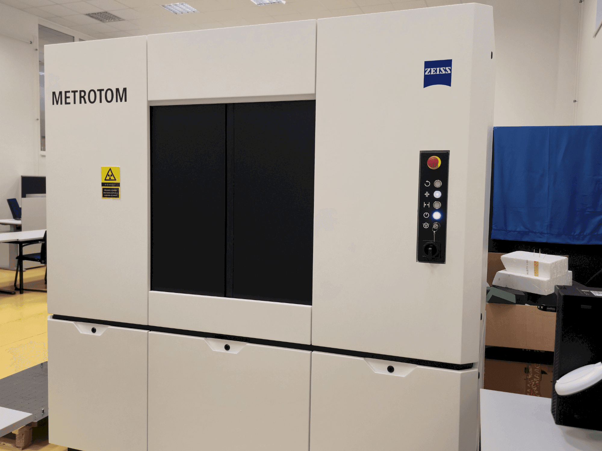 Koneen ZEISS Metrotom 6Scout etunäkymä