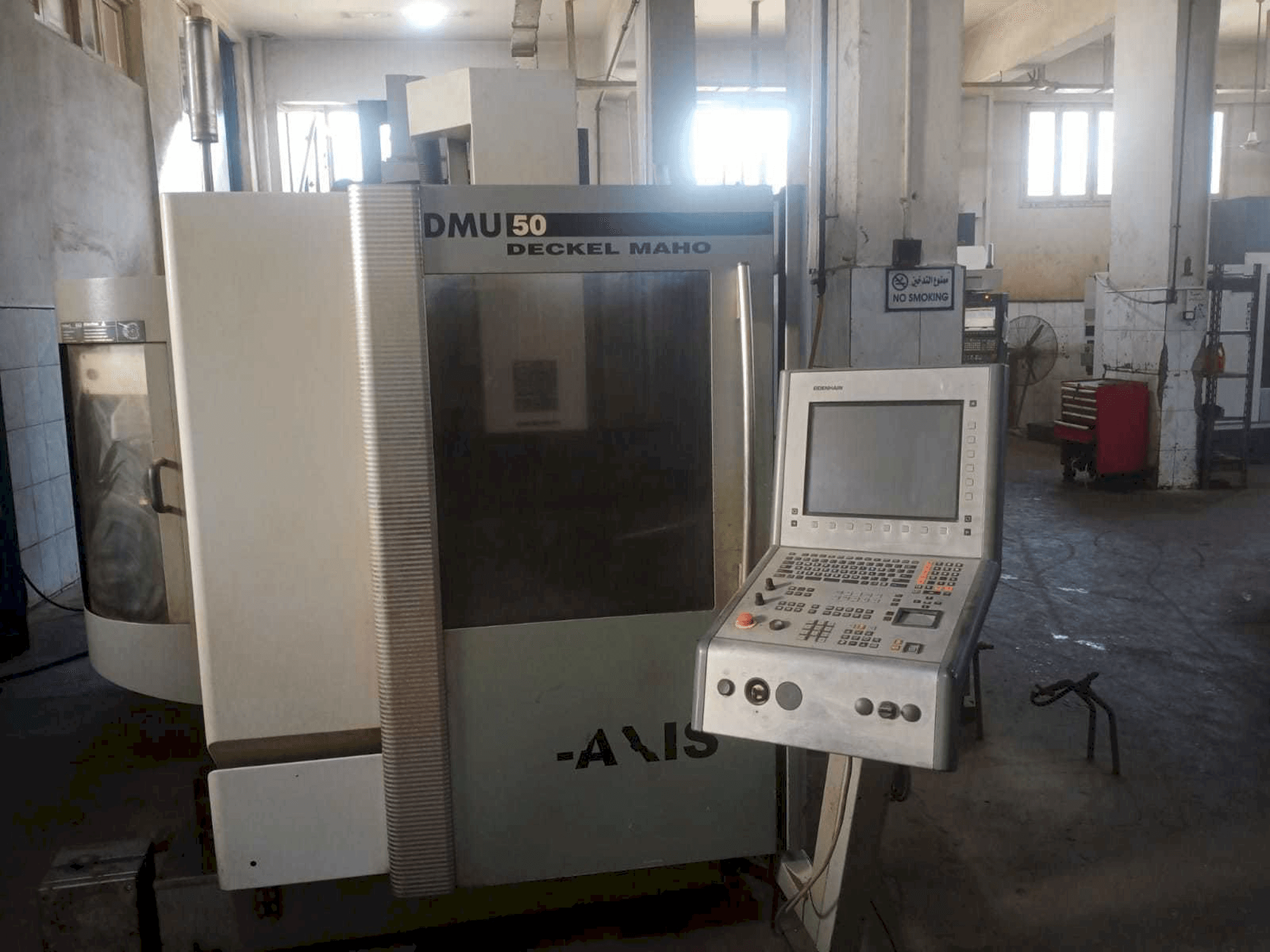 Koneen DECKEL MAHO DMU 50 etunäkymä